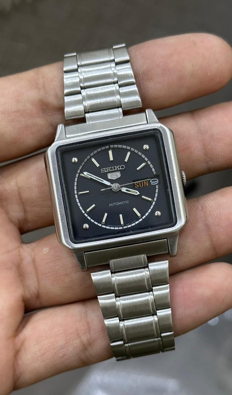 Vintage Seiko 5 Automatic 17 Jewels Black Dial Japan Made Watch For Mens 6309