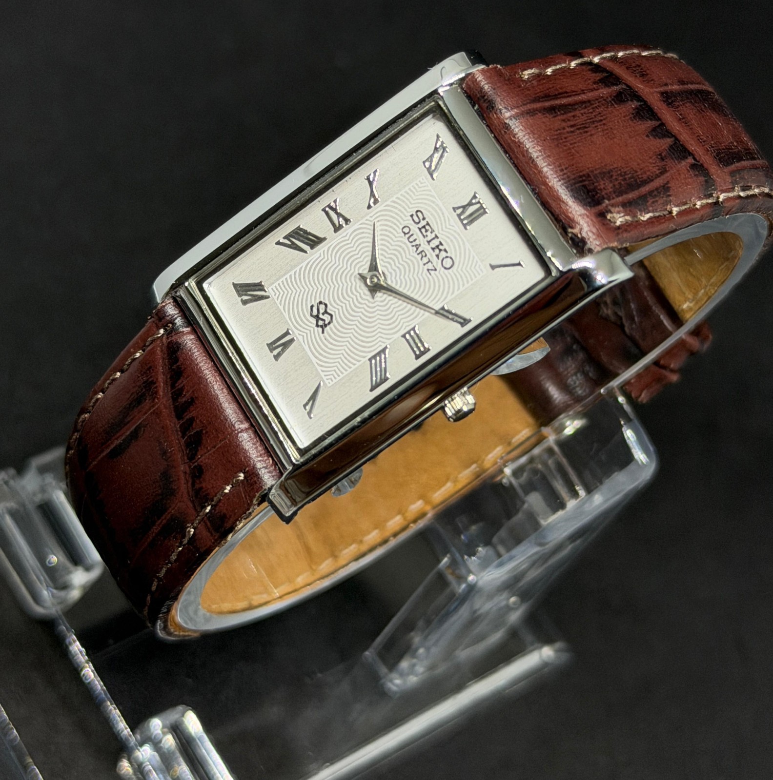 Vintage Seiko Slim Quartz Japanese Men’s Wrist Watch With DDP Shipping