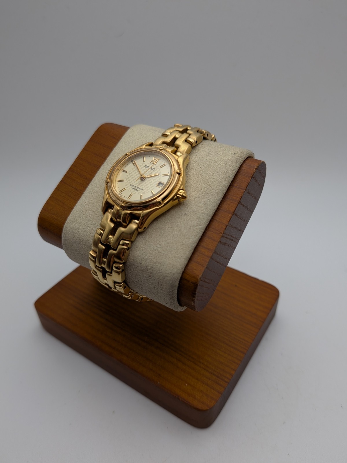 Vintage Seiko Watch Women 26mm Champagne Dial Gold Tone Date WR 50M 7N82-0599