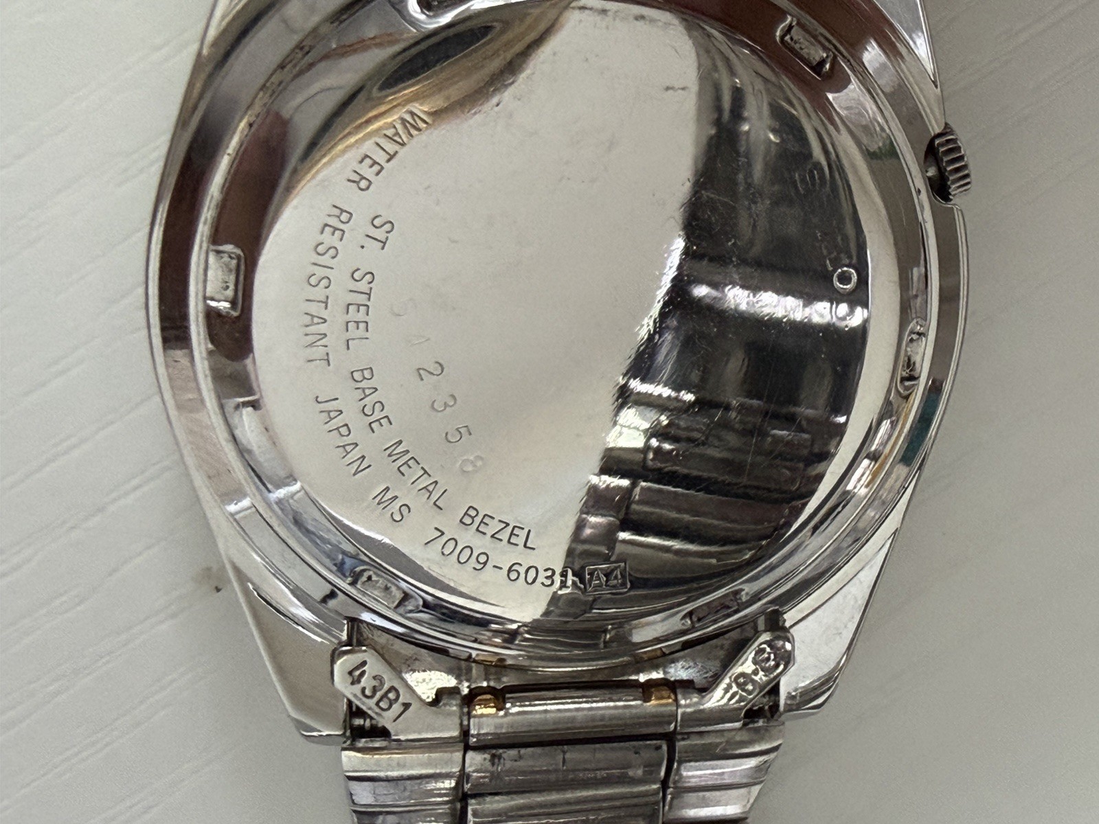 Seiko 5 Men’s Automatic 17J Day/Date Silver Dial Two-Tone Steel Bracelet Arabic