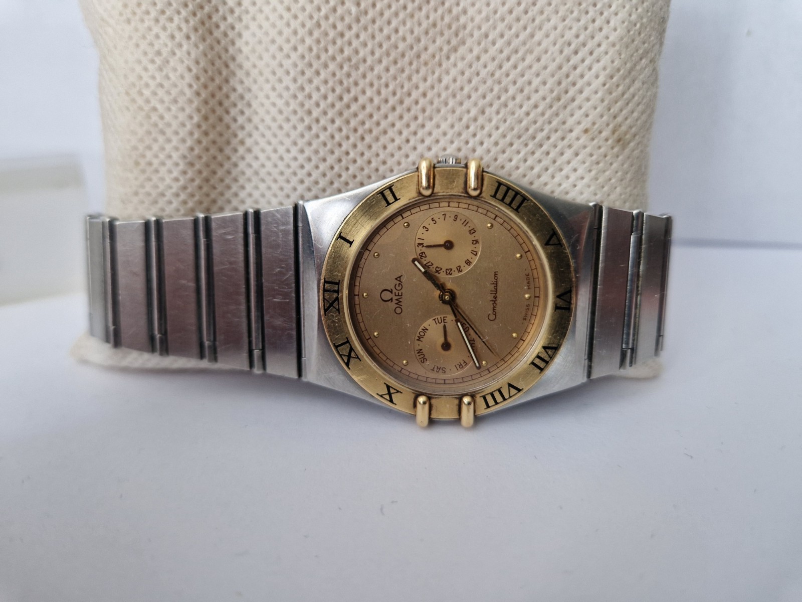Omega Constellation Quartz -Day-Date-Ref 3961070-18 K-750 Gold Bezel-Not Working