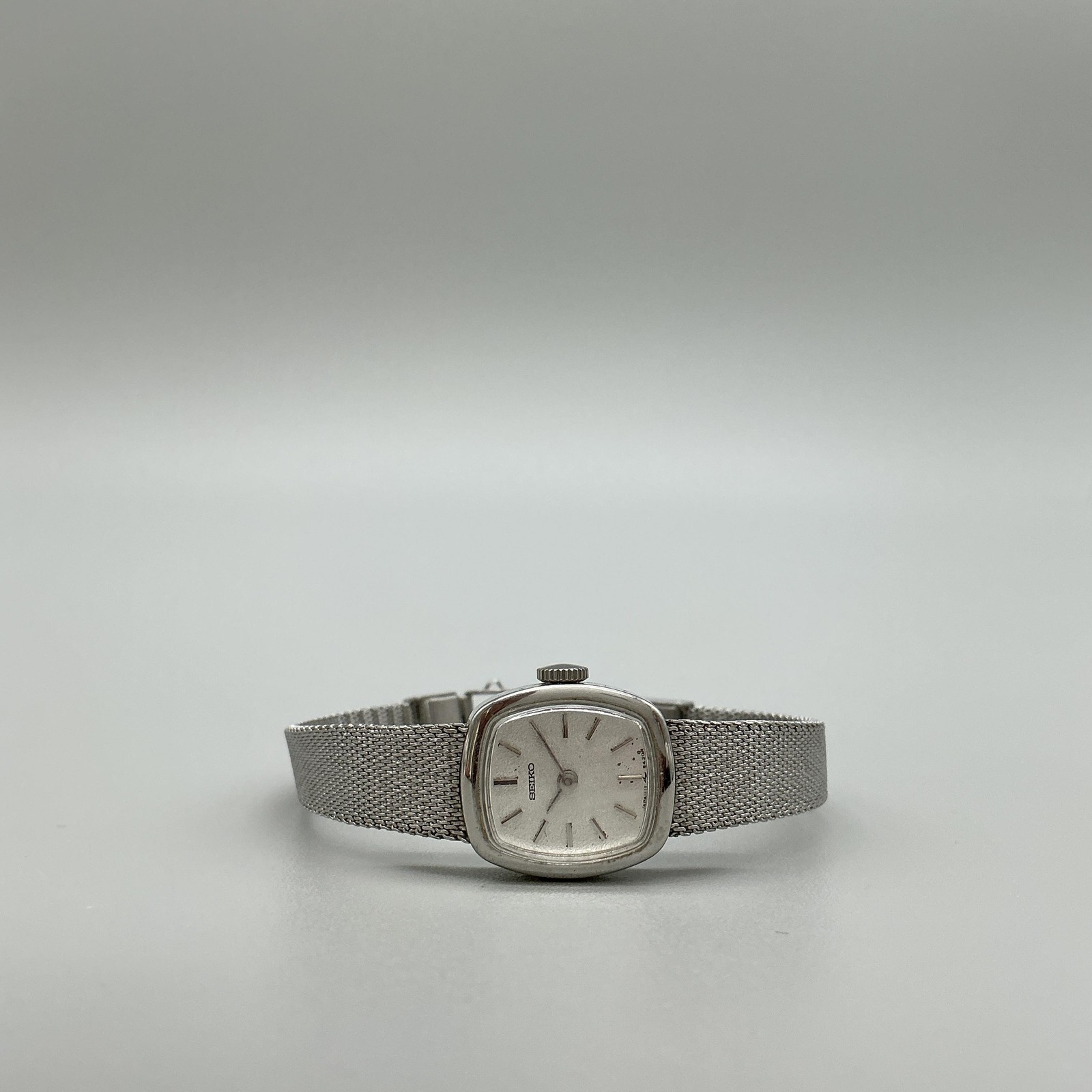 Vintage Seiko Womens Watch 16mm Silver Tone Stainless Mesh Band Manual Wind