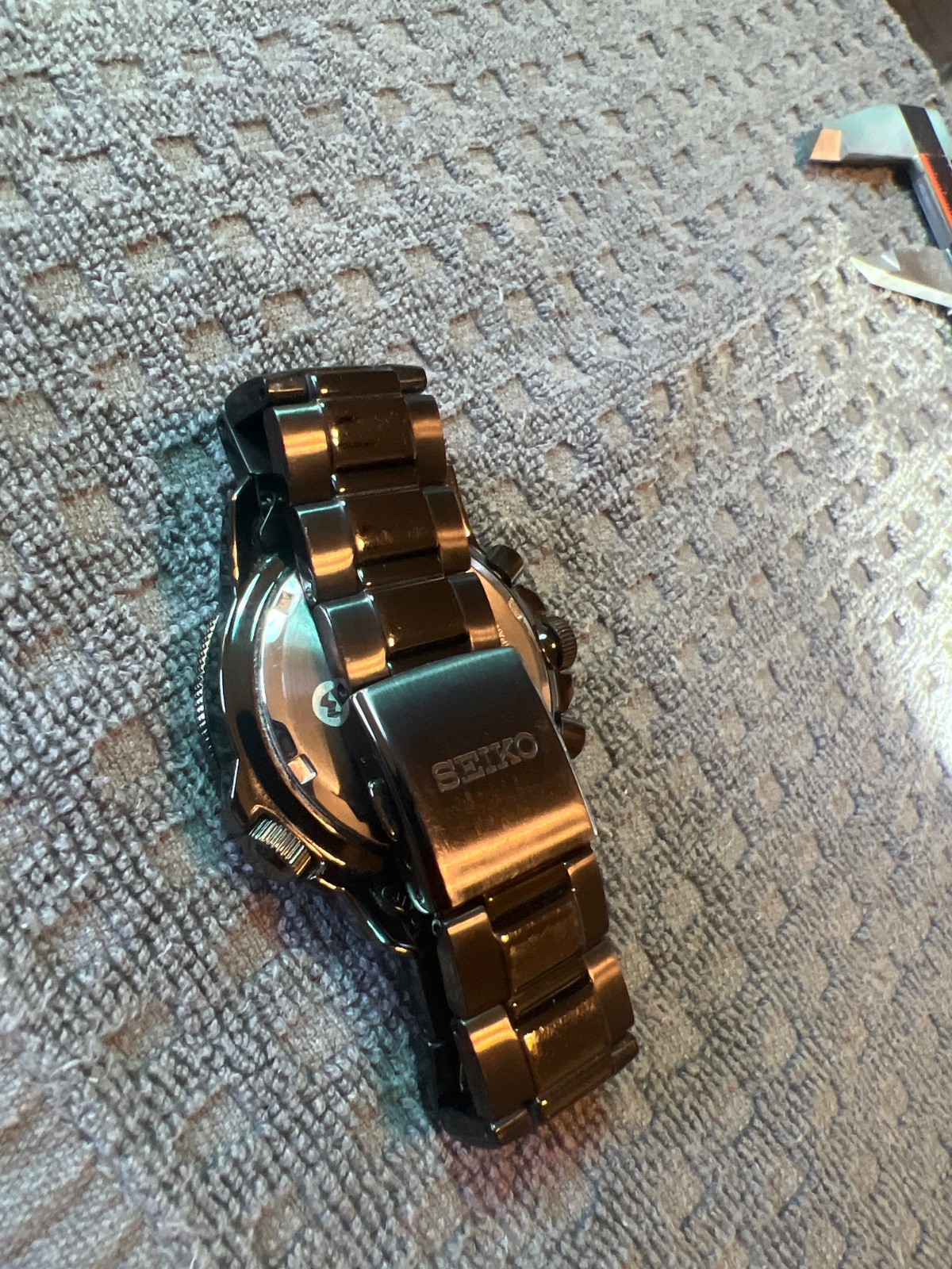 Seiko Solar V172-0AG0 Black Dial Blue Numbers 41mm Watch
