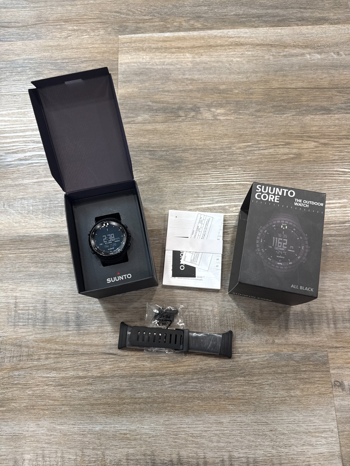 Suunto Core Unisex Adults Black Watch – SS014279010 – New Battery – Extra Strap