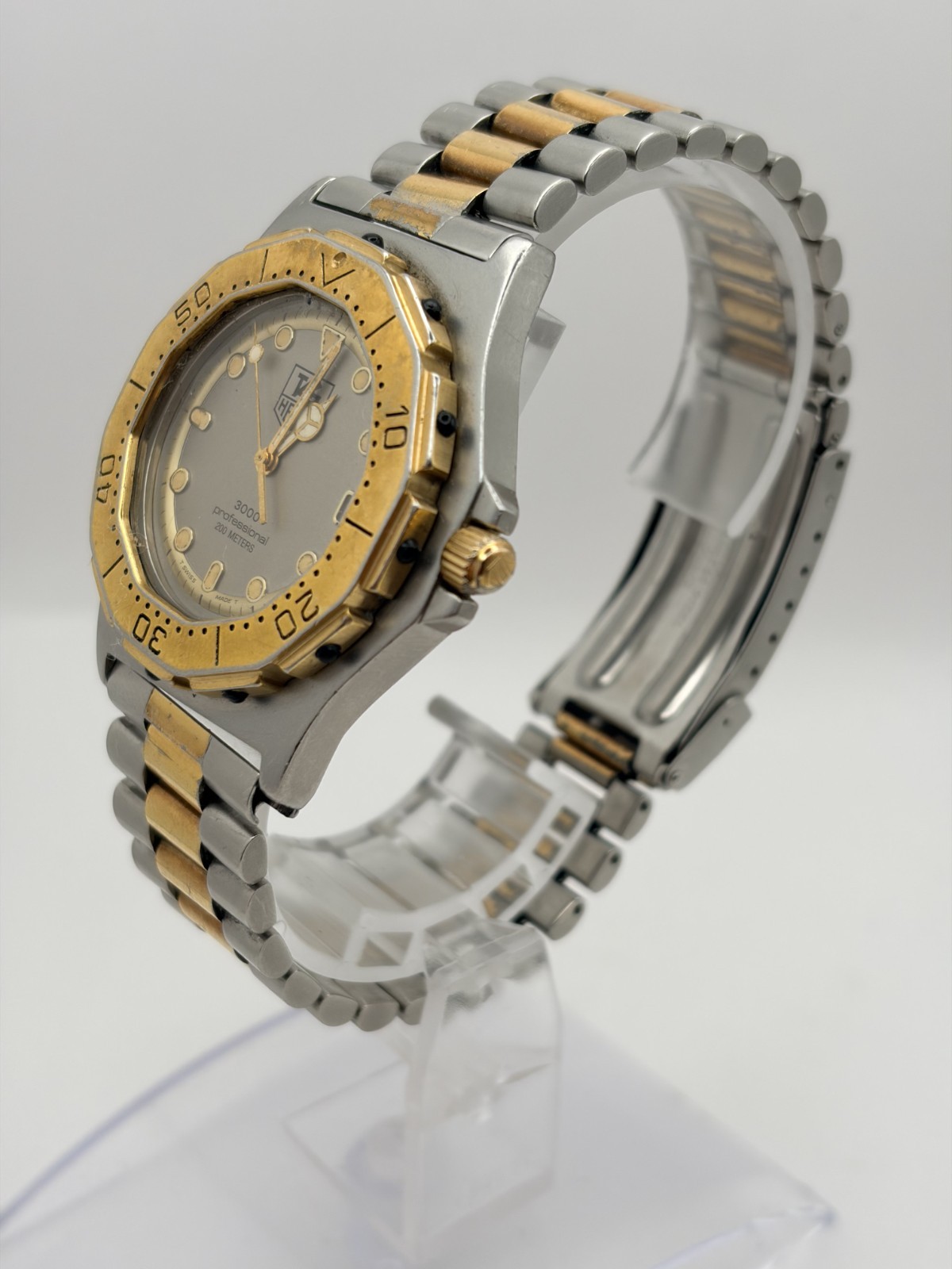 [READ] Tag Heuer 3000 934.206 Gold Dial Date 200M Quartz Vintage Men’s Watch