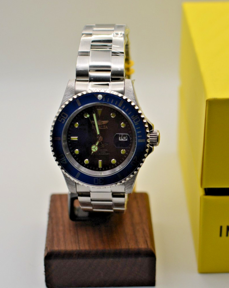 Invicta Pro Diver Men’s Watch 40mm – Blue/Silver new with Box papers