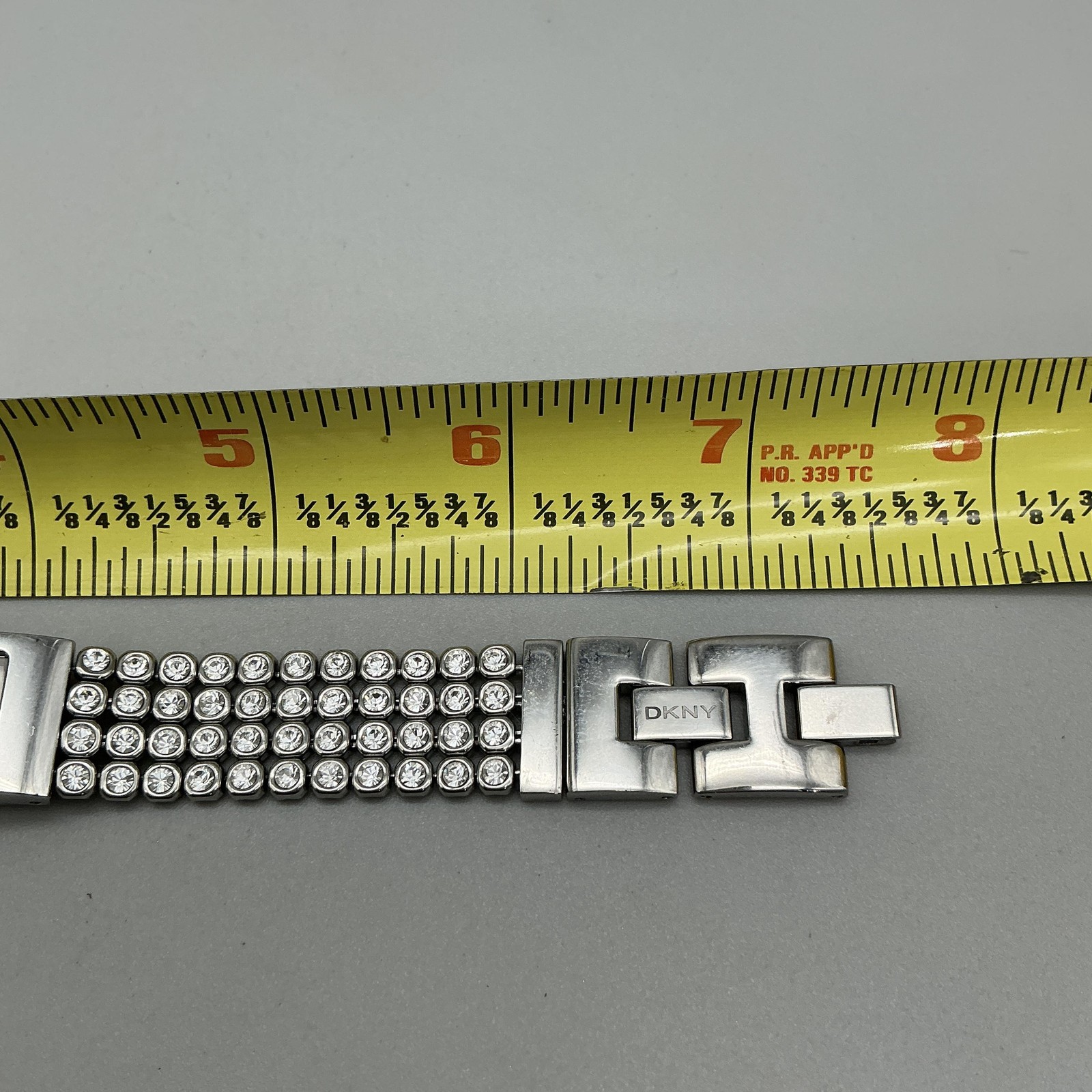 DKNY Womens Watch 16mm White Dial Crystals Silver Tone NY-2008 New Battery 7.5″