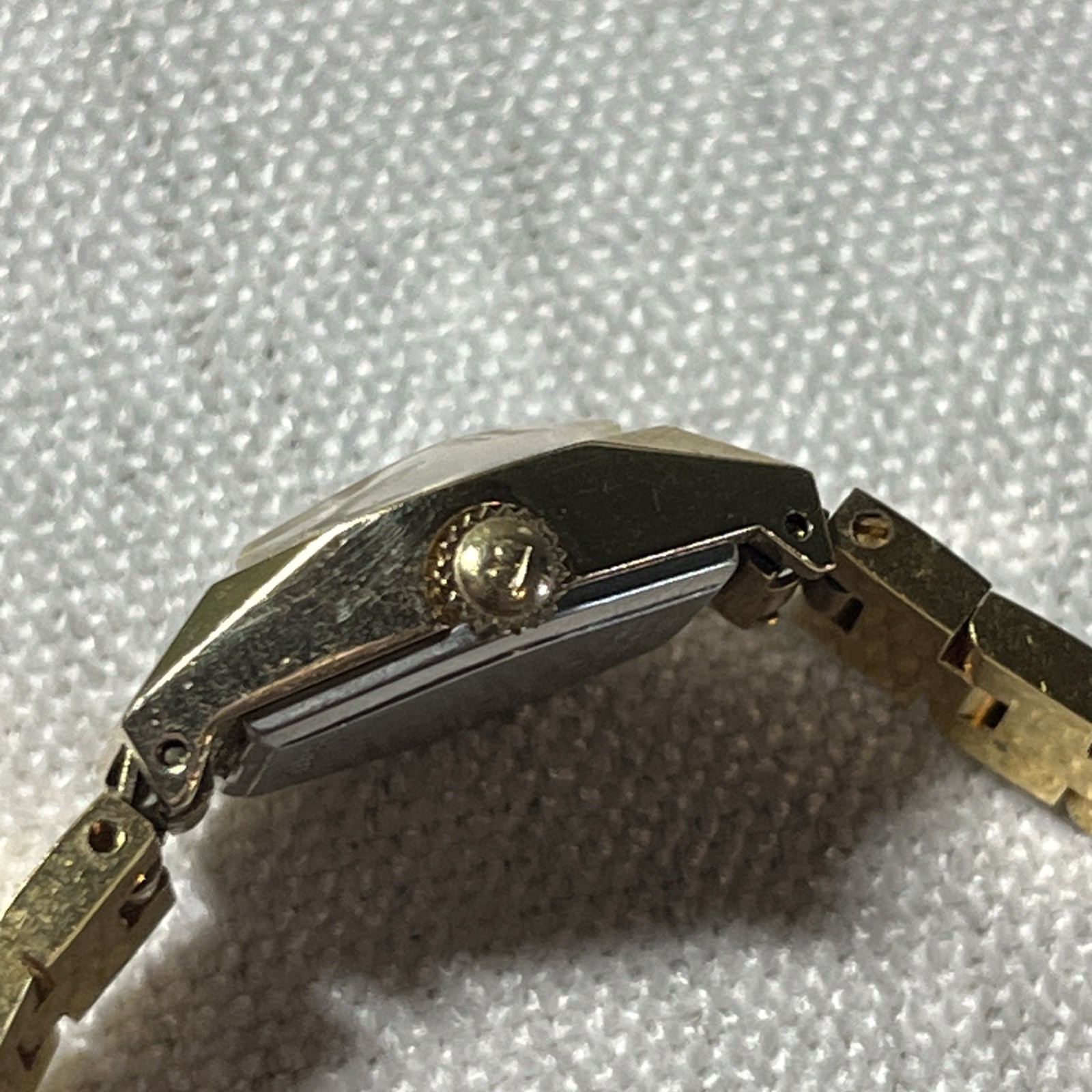 Ladies 16mm Bulova 23J Gold Tone Manual Wind Watch Green Dial 6 1/4” Running