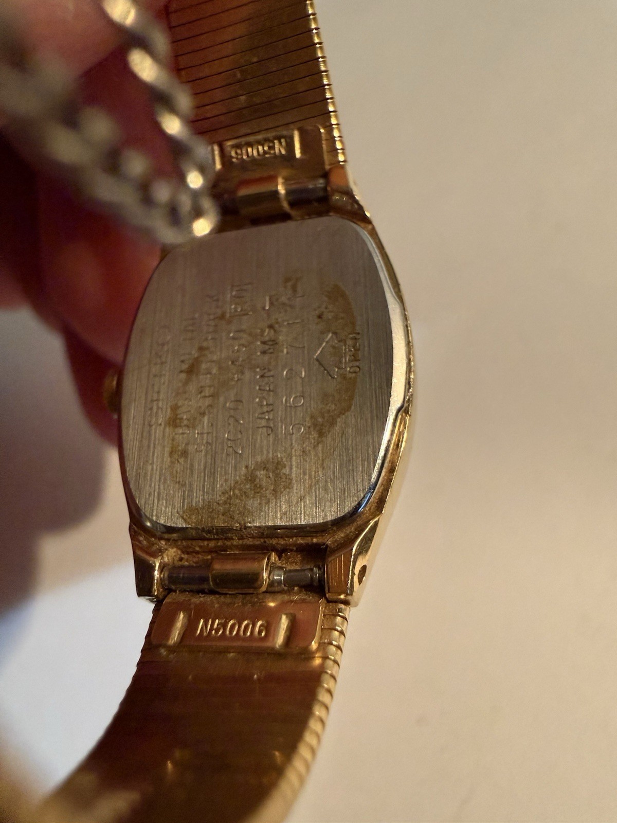 Seiko Quartz Women’s Vintage 1970s Red Dial Gold Tone Square Bracelet Watch no b