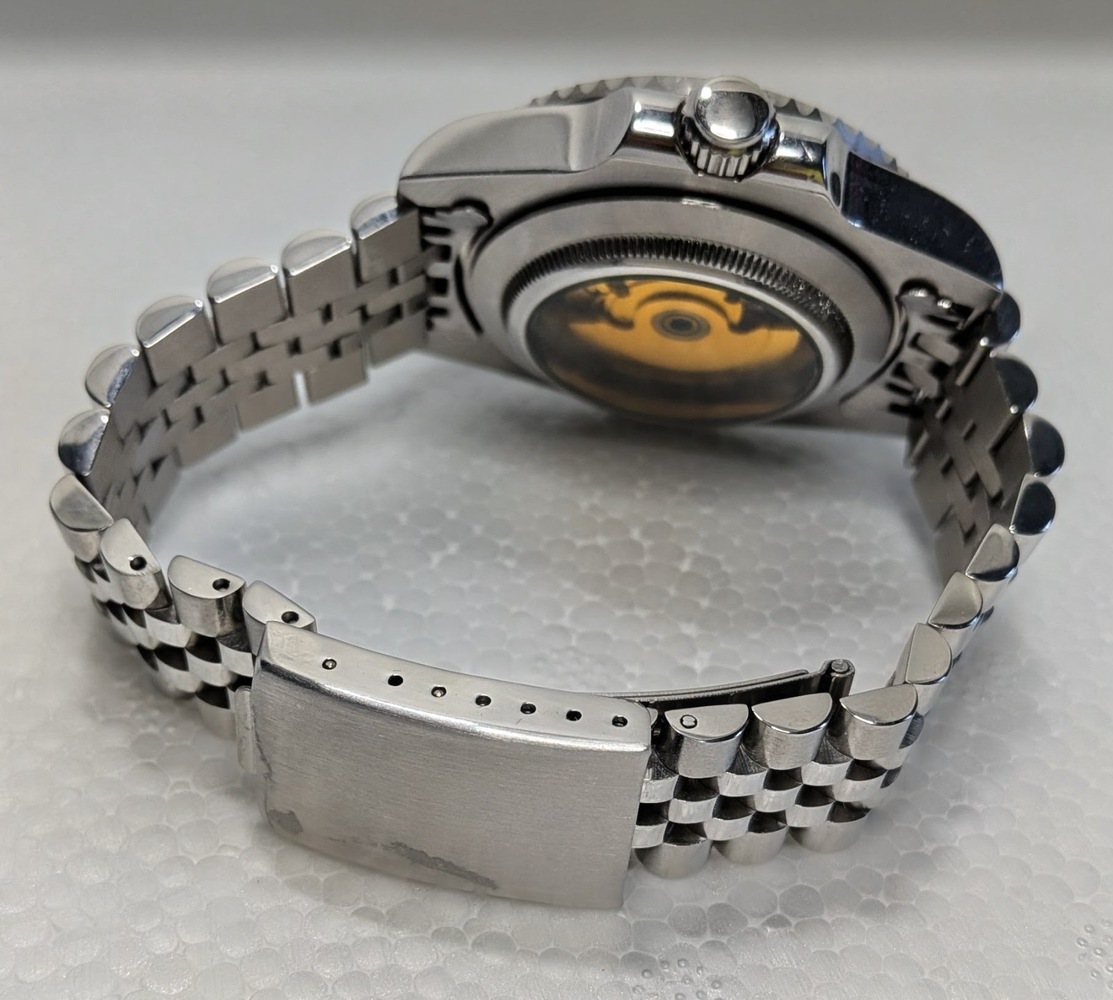 Facet Bolero men’s watch with automatic movement and exhibition caseback