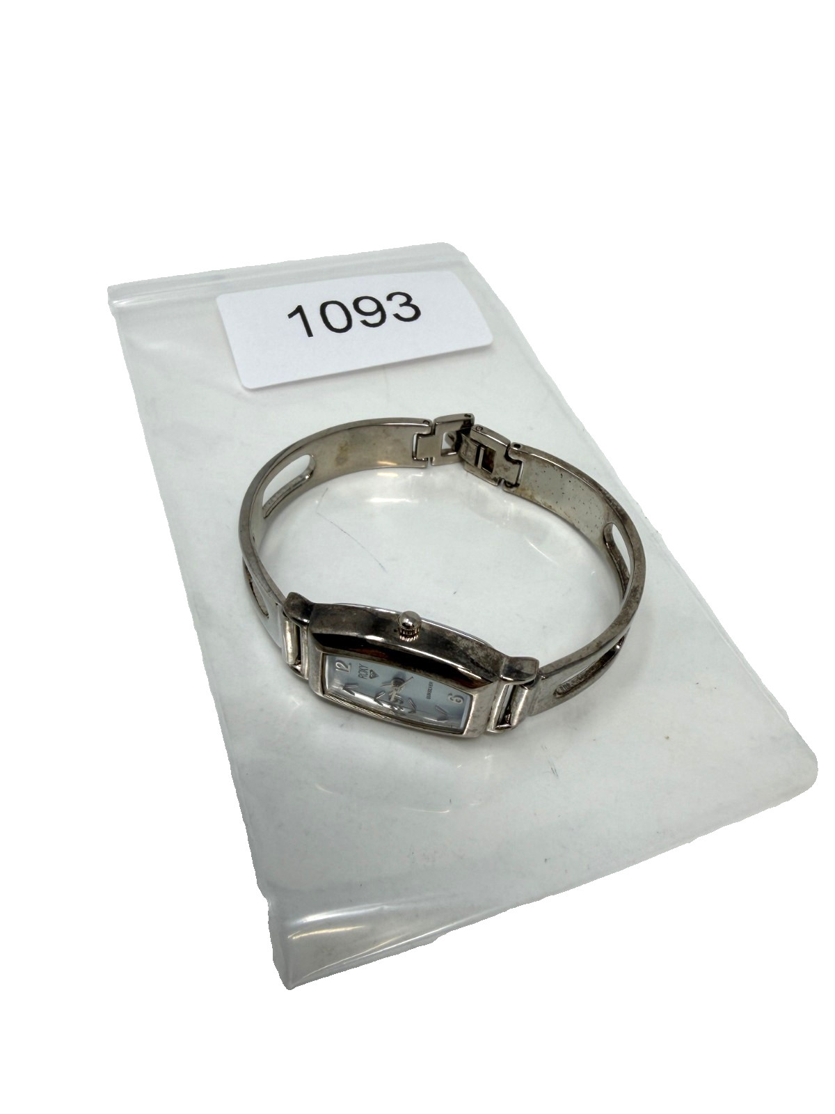 Women Wristwatch Roxy Quiksilver #RX1900 Silver Tone 5.5″ Bracelet Quartz 17mm