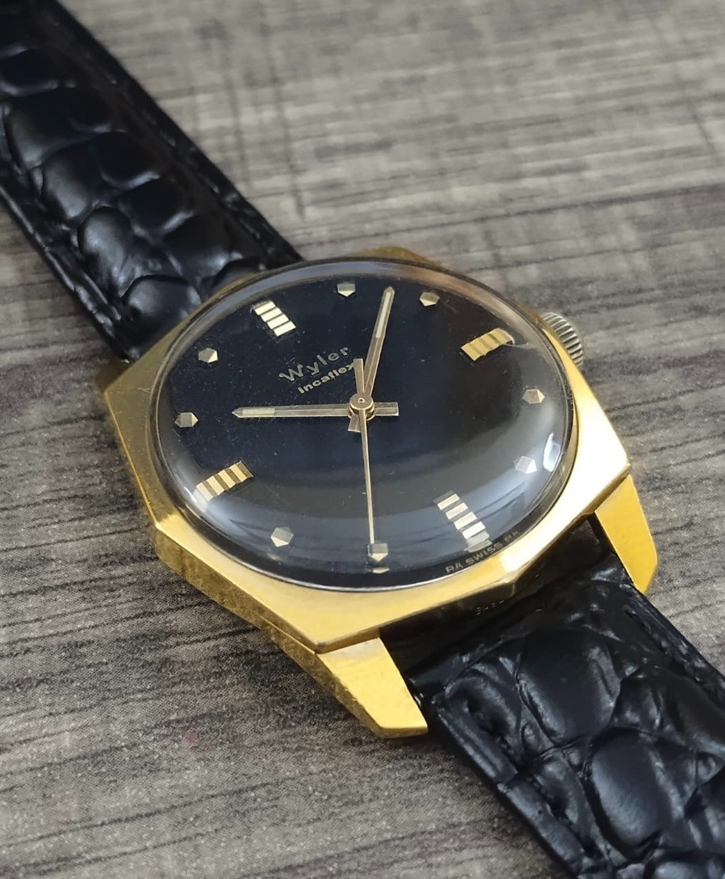 WYLER Incaflex -rare OCTAGON faceted Case- RARE Black GLOSS Dial – ETA 2354