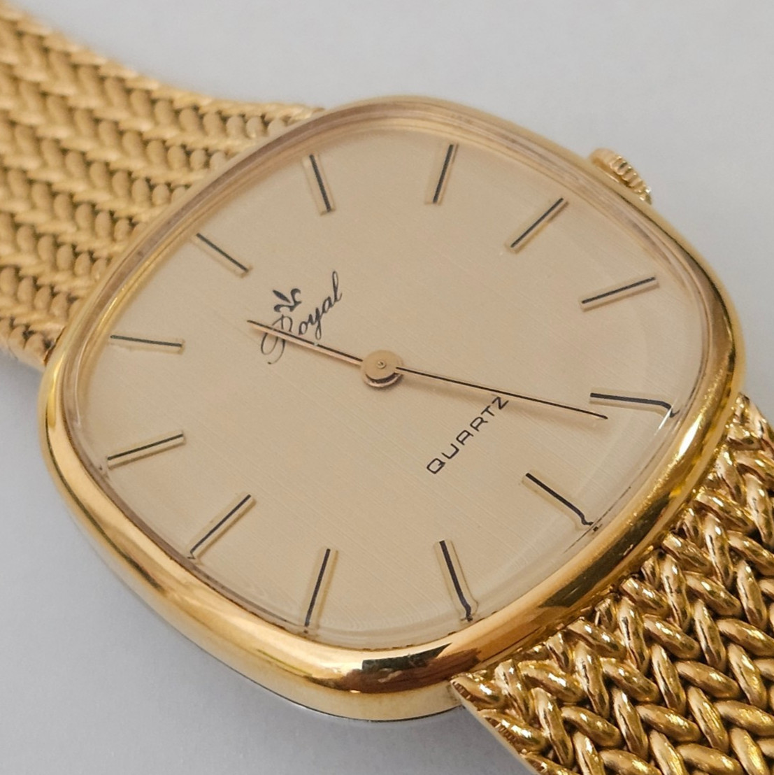 Vintage Men’s Watch “ROYAL” Swiss Dress Ultraslim Integrated Gold Tone NOS 1979