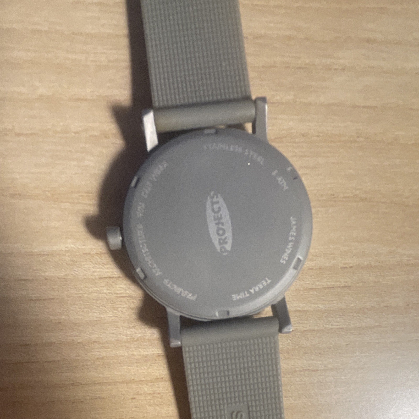 Unisex Casual Analog Wristwatch Gray Dial Round Silver Case Gray Strap