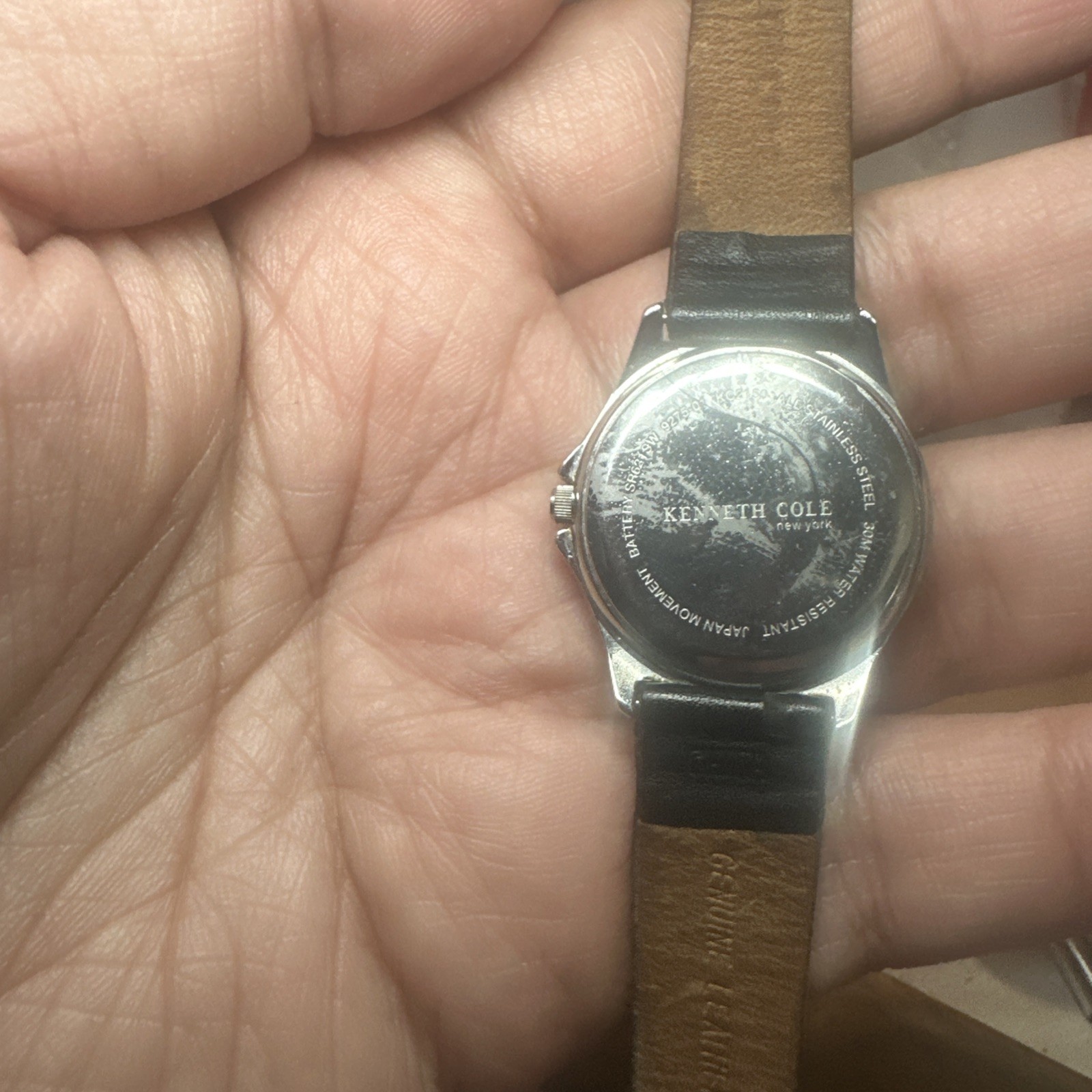 Working Kenneth Cole Ladies Dainty Watch Lite Green Face Black Leather Band 26mm