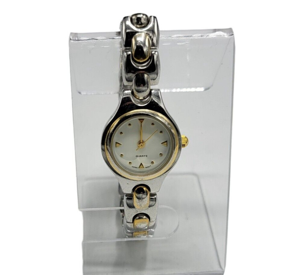 Quartz Women’s Silver Tone Snap Clasped Band Analog Watch