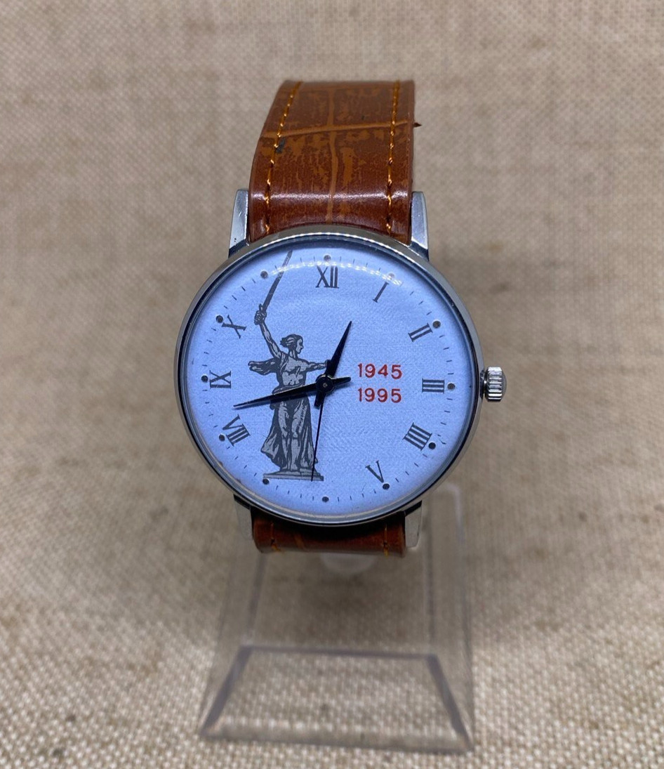 A classic,beautiful USSR LUCH quartz wristwatch in a classic thin case.