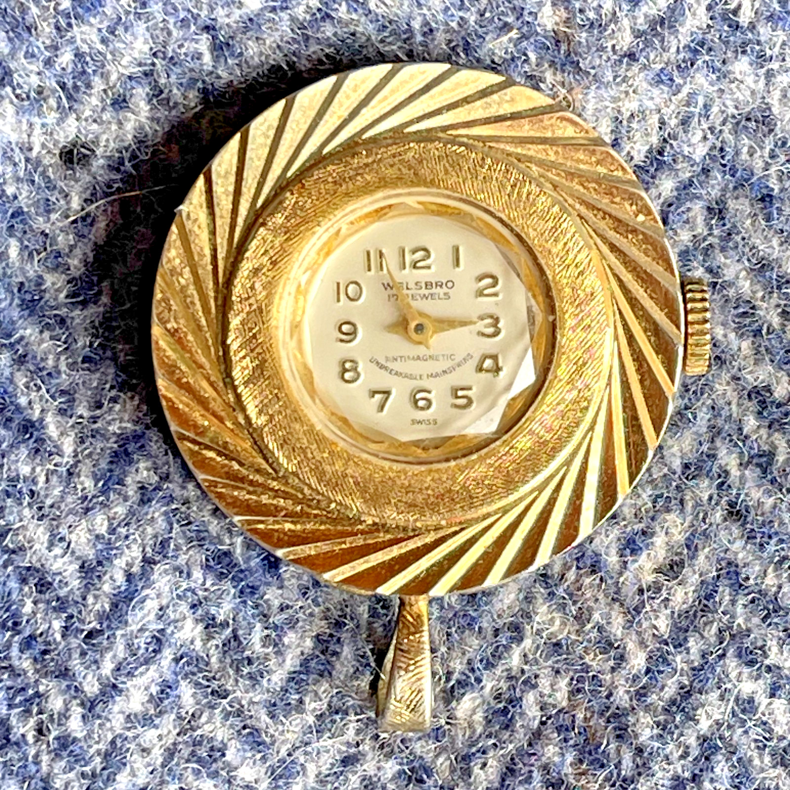 Vintage Welsbro 17 Jewel Gold Toned Watch Facet Pendant Necklace Winding Runs