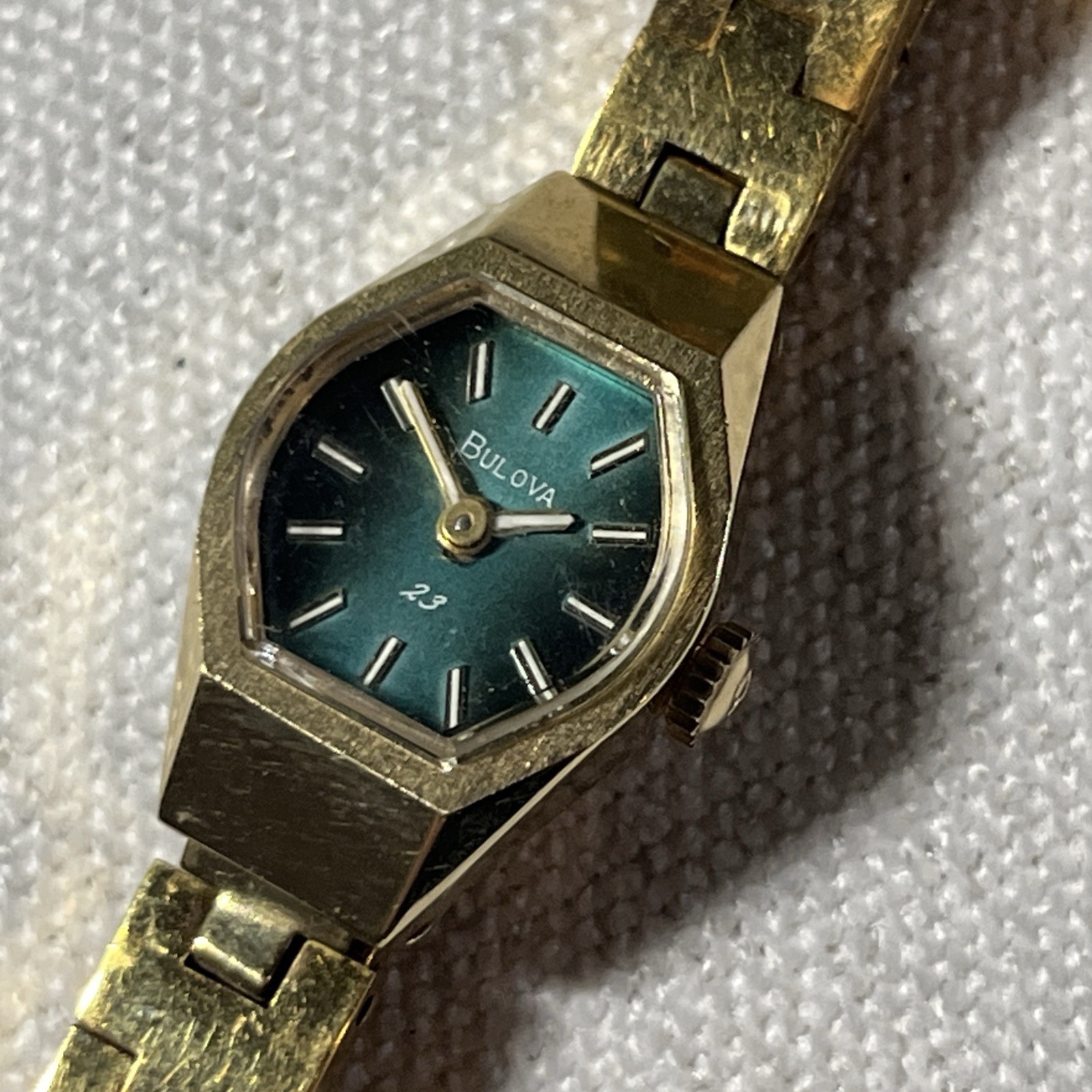 Ladies 16mm Bulova 23J Gold Tone Manual Wind Watch Green Dial 6 1/4” Running