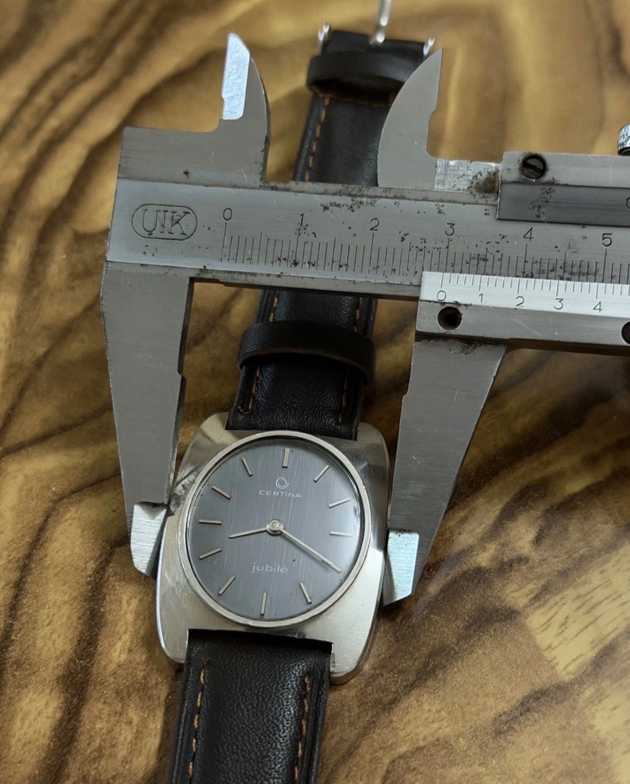 Vintage Certina Jubilé 4001-173 Manual Winding 1960 Men’s Watch 30 MM x 37.5 MM