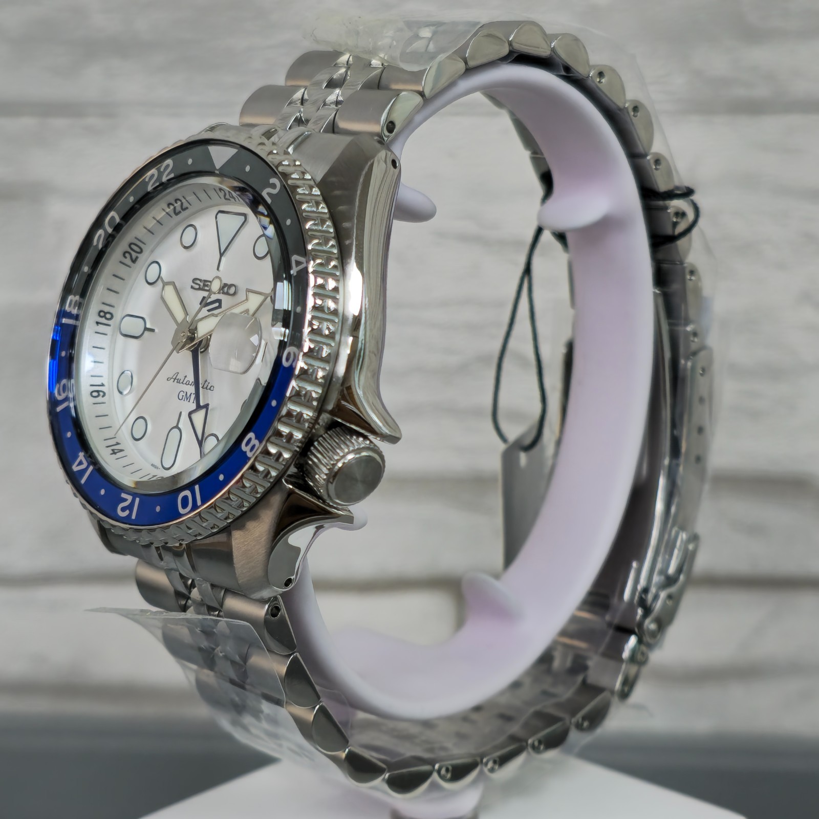 Seiko 5 Sports SKX GMT SSK033K1 Silver Dial 42.5mm New Full Set Men’s Watch