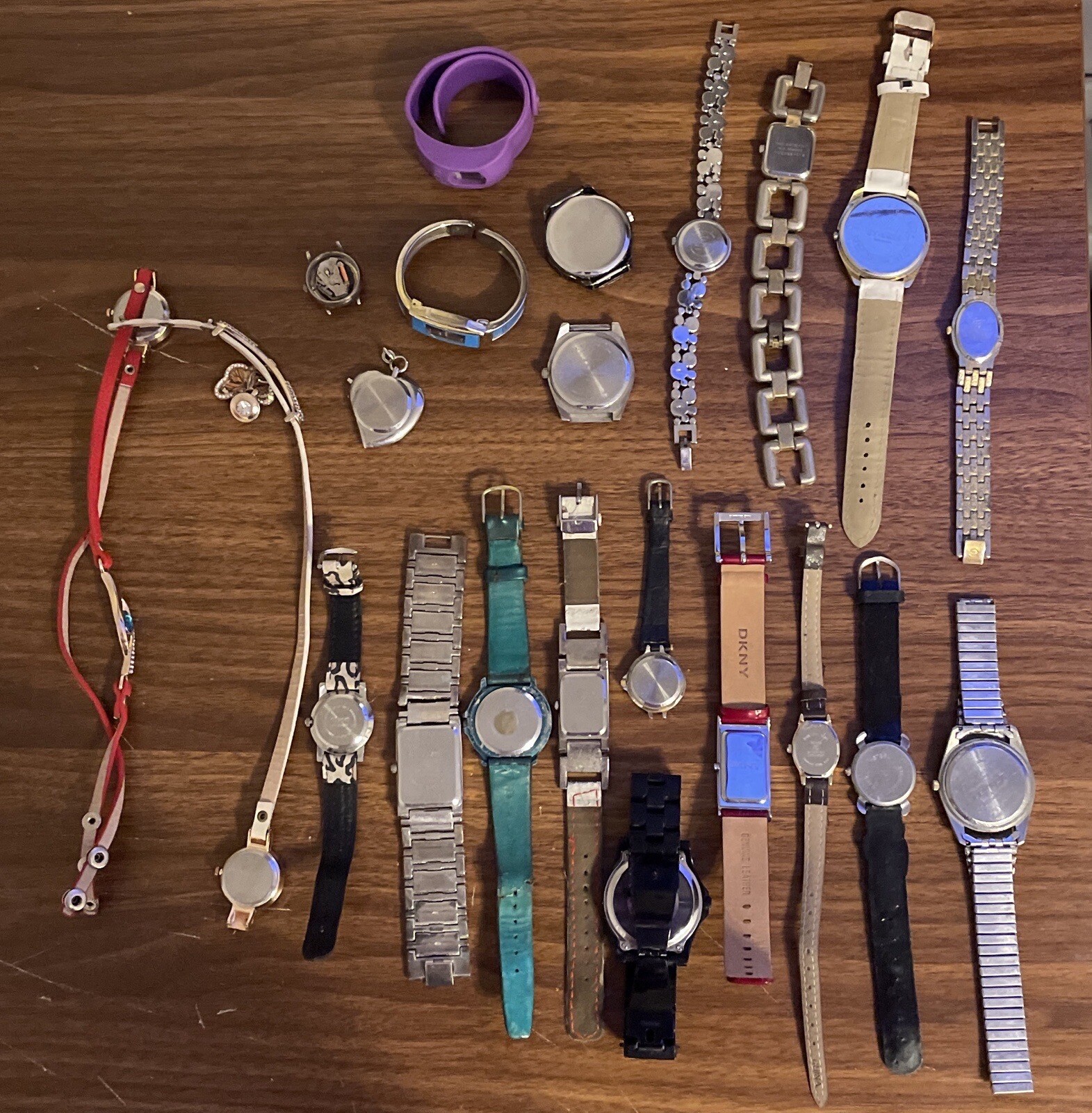 Lot Of 22 Vintage/ Modern Men’s & Women’s Watches SEE DESCRIPTION