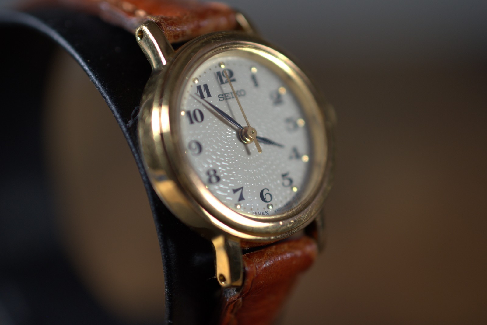 RARE SEIKO Womens White Tapisserie Dial – Brown Leather Band