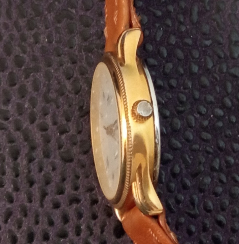 E11SE Vintage Lotus Gold Plated Wrist Watch for Women