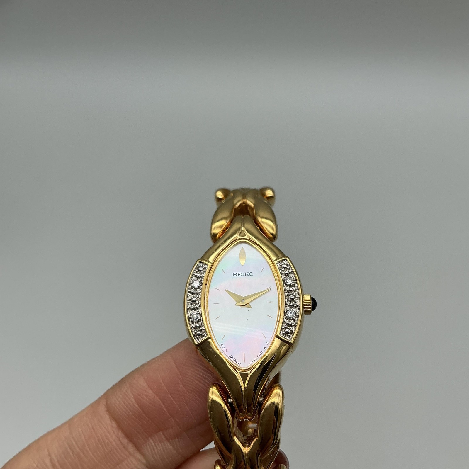 Seiko 4N00-6709 Womens Watch 18mm MOP Dial Gold Tone Diamond New Battery 7.75″