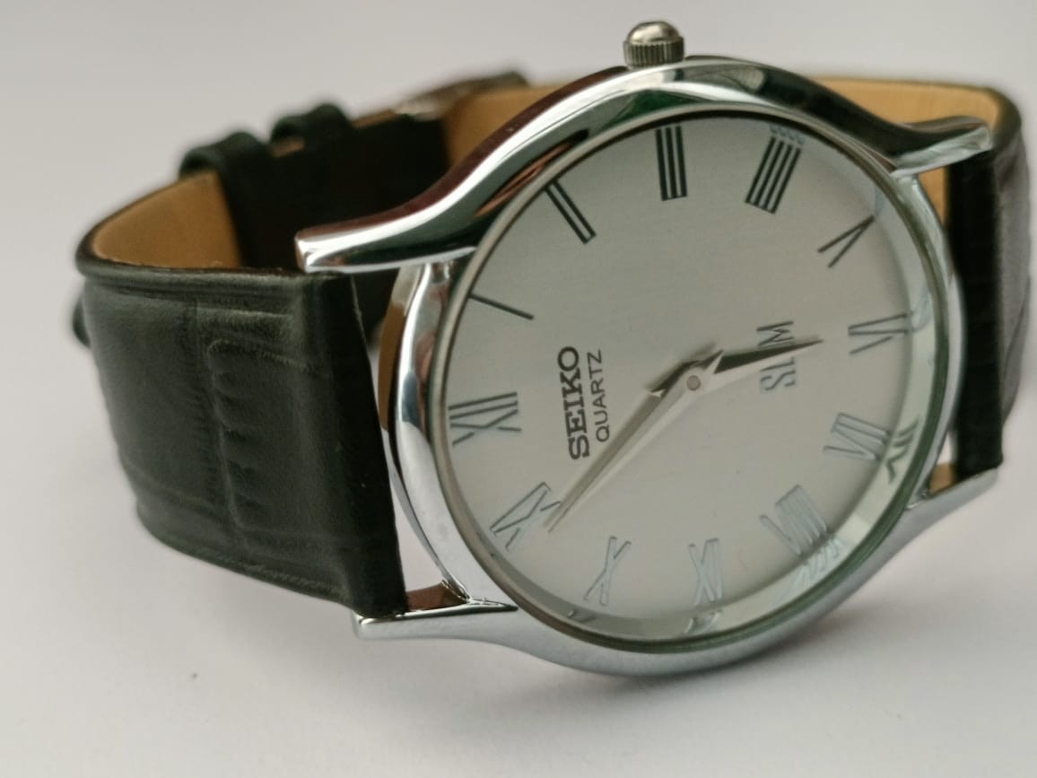 Vintage Seiko Quartz Japan Made White Dial Men’s Wrist Watch Looking Good