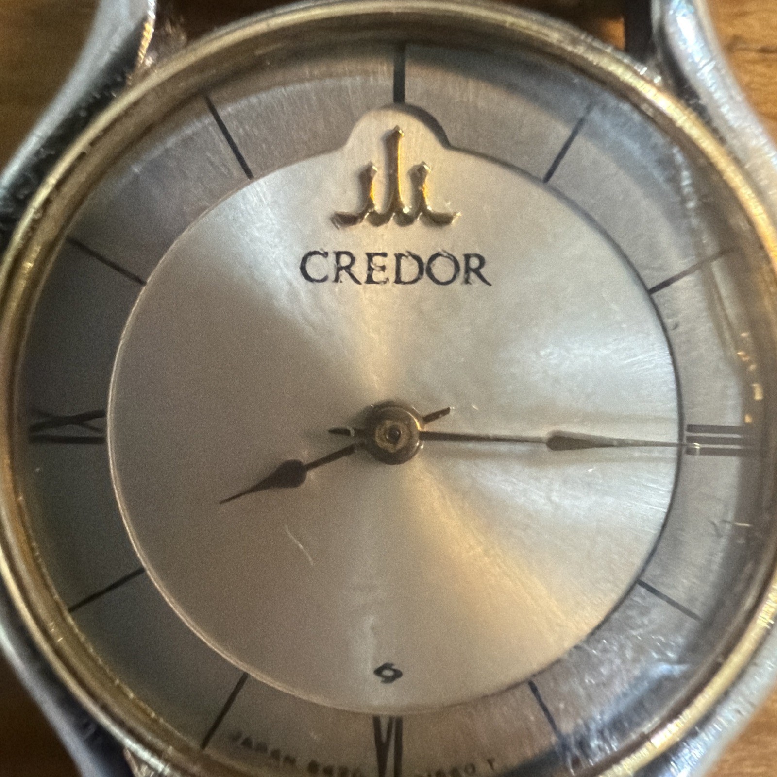 Vintage Seiko Credor Quartz Watch 18K Gold Bezel Silver Sunburst Dial