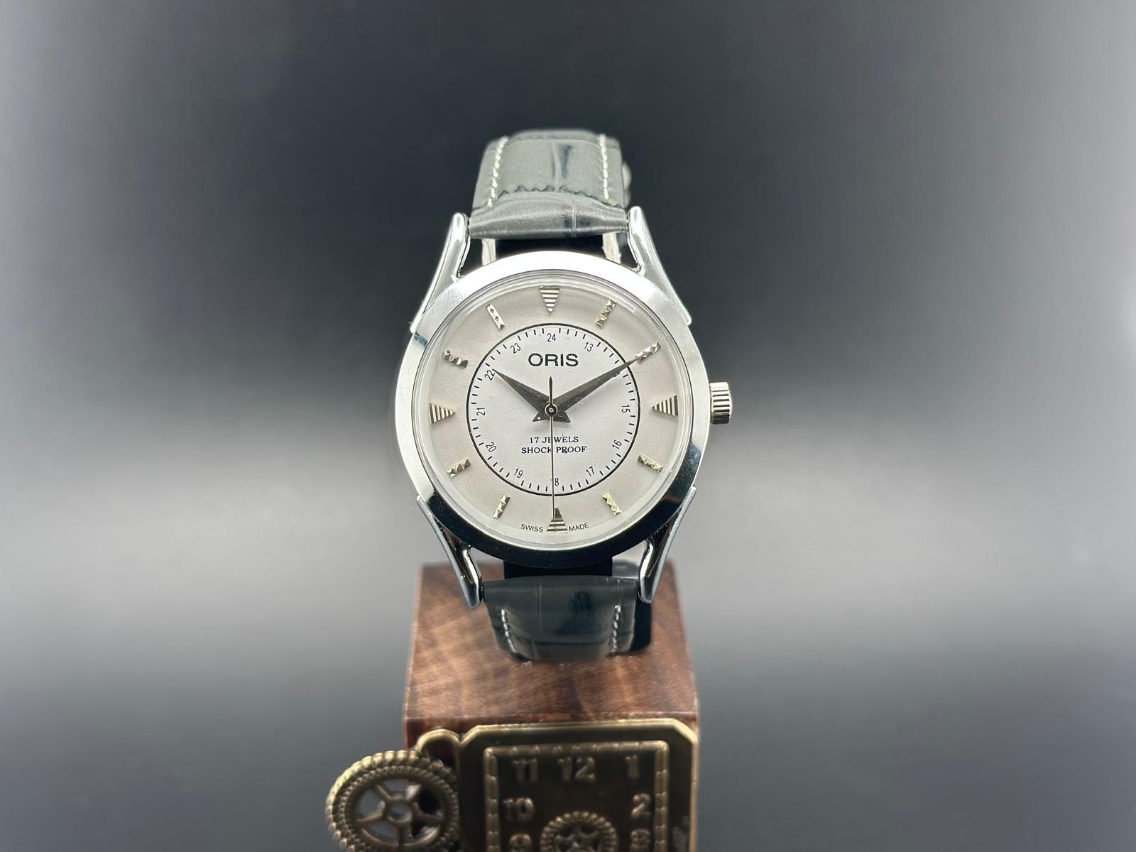 Vintage ORIS Swiss Hand-Wind Classic Mechanical Collectible Men’s Wrist Watch