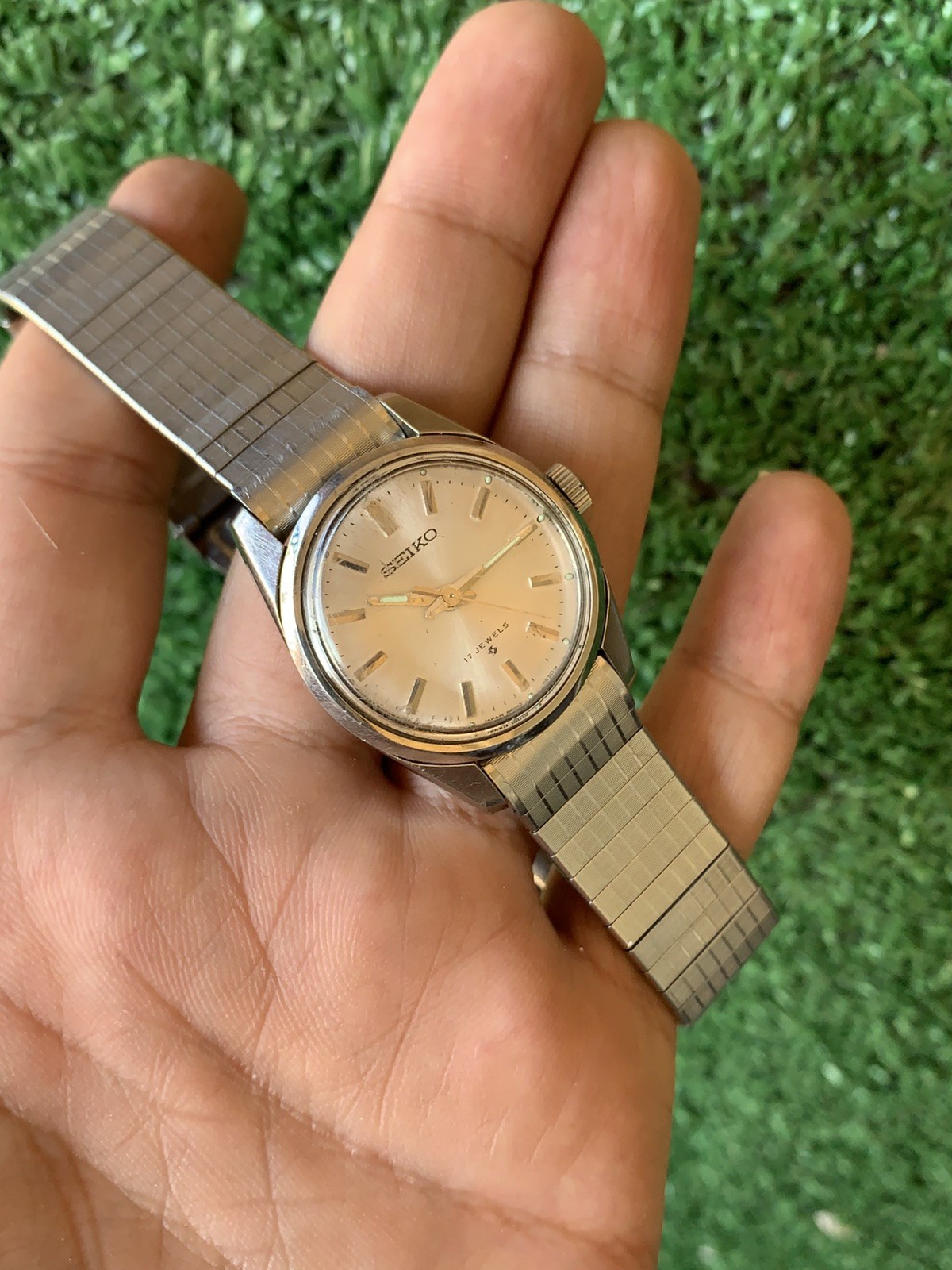 Vintage Seiko 66-7970 Hand wind Watch 30mm Boy Size 1970s Japanese Timepiece 17J
