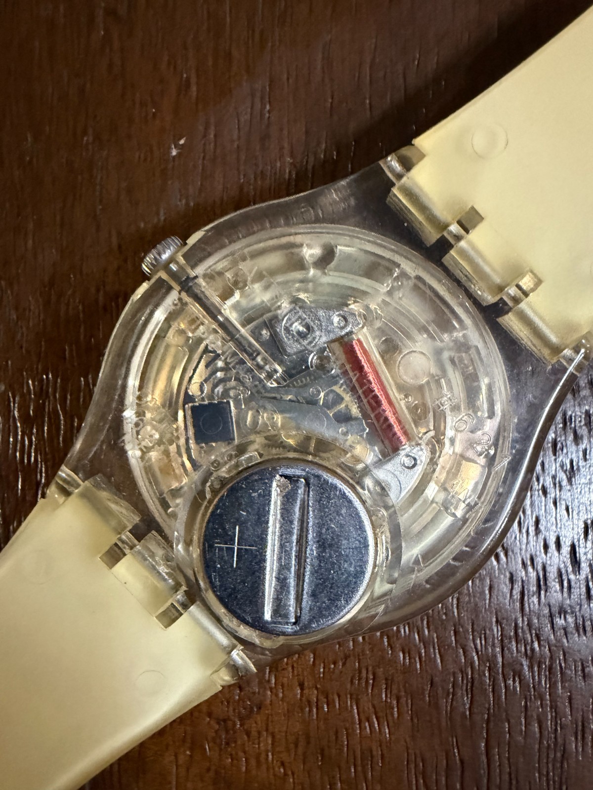 2005 Swatch Cherry Gloss GE171 Gent Silver Sunburst Dial Red Summer Watch