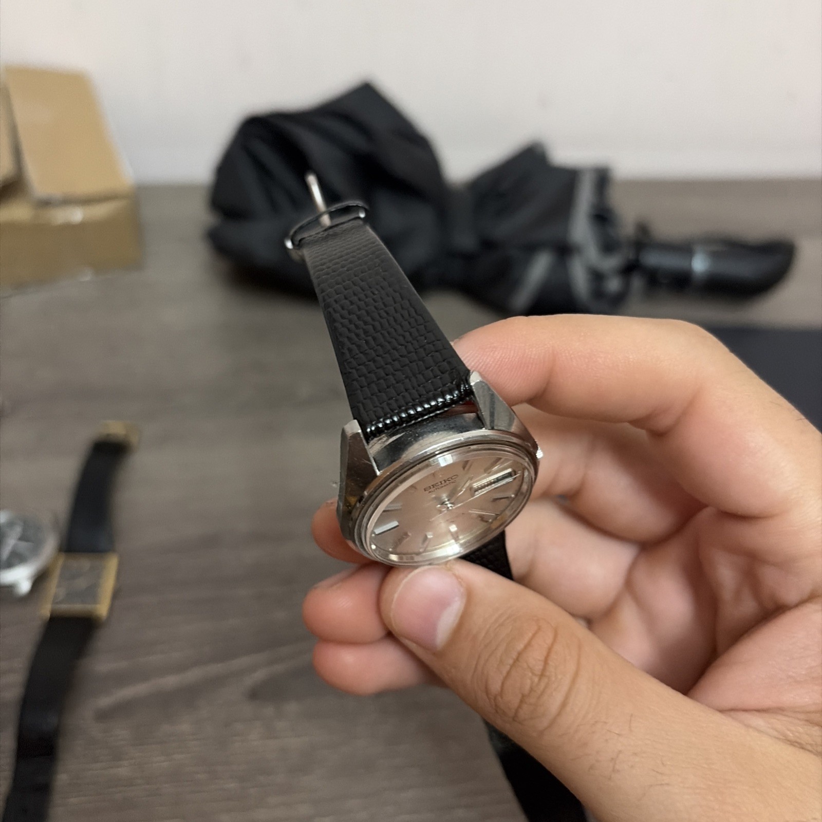 Seiko Automatic 17 Jewels Silver Dial Black Leather Date Wristwatch