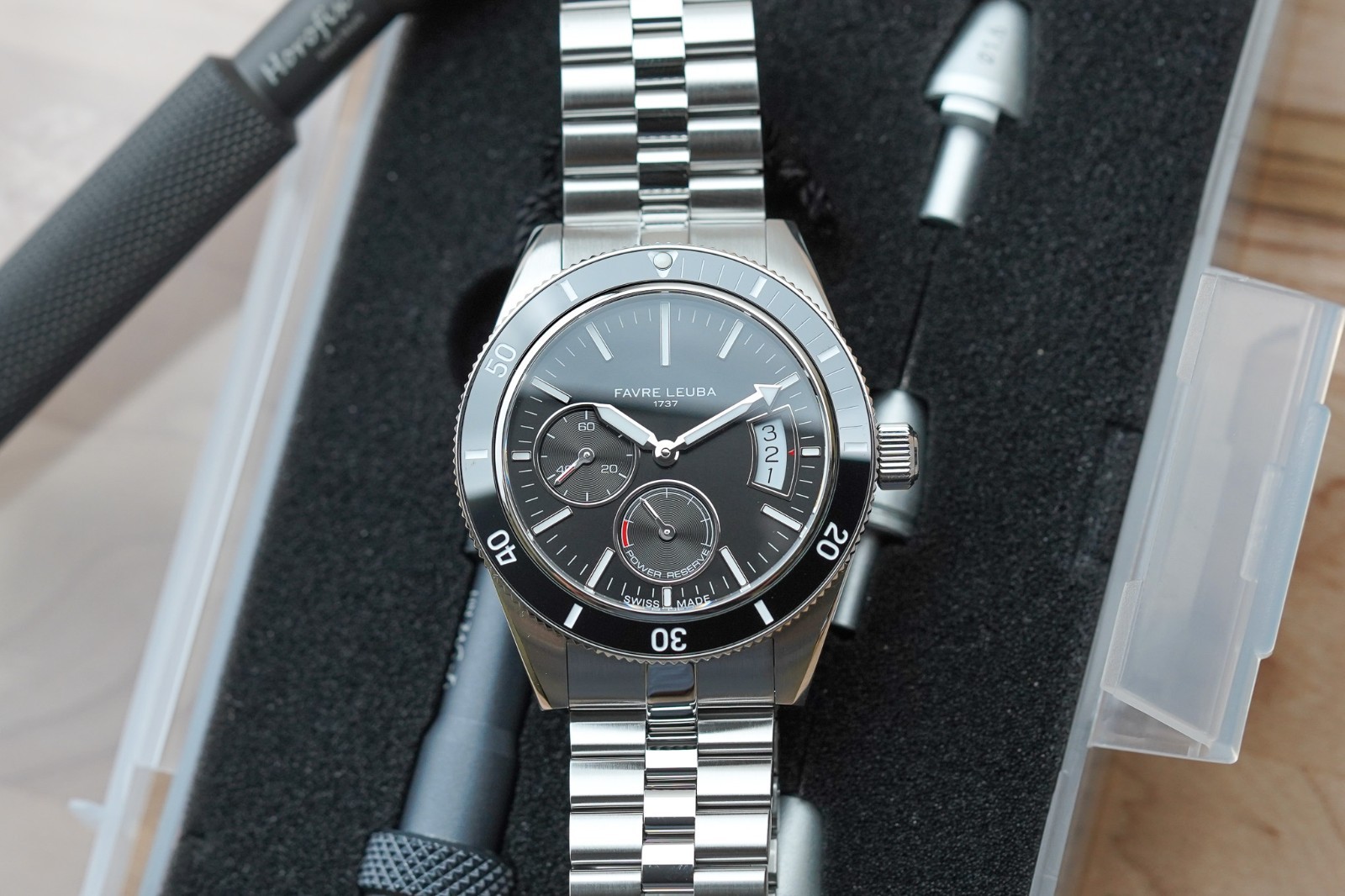 Favre Leuba Deep Raider Power Reserve Black 00.20310.109.01.200 Steel Automatic