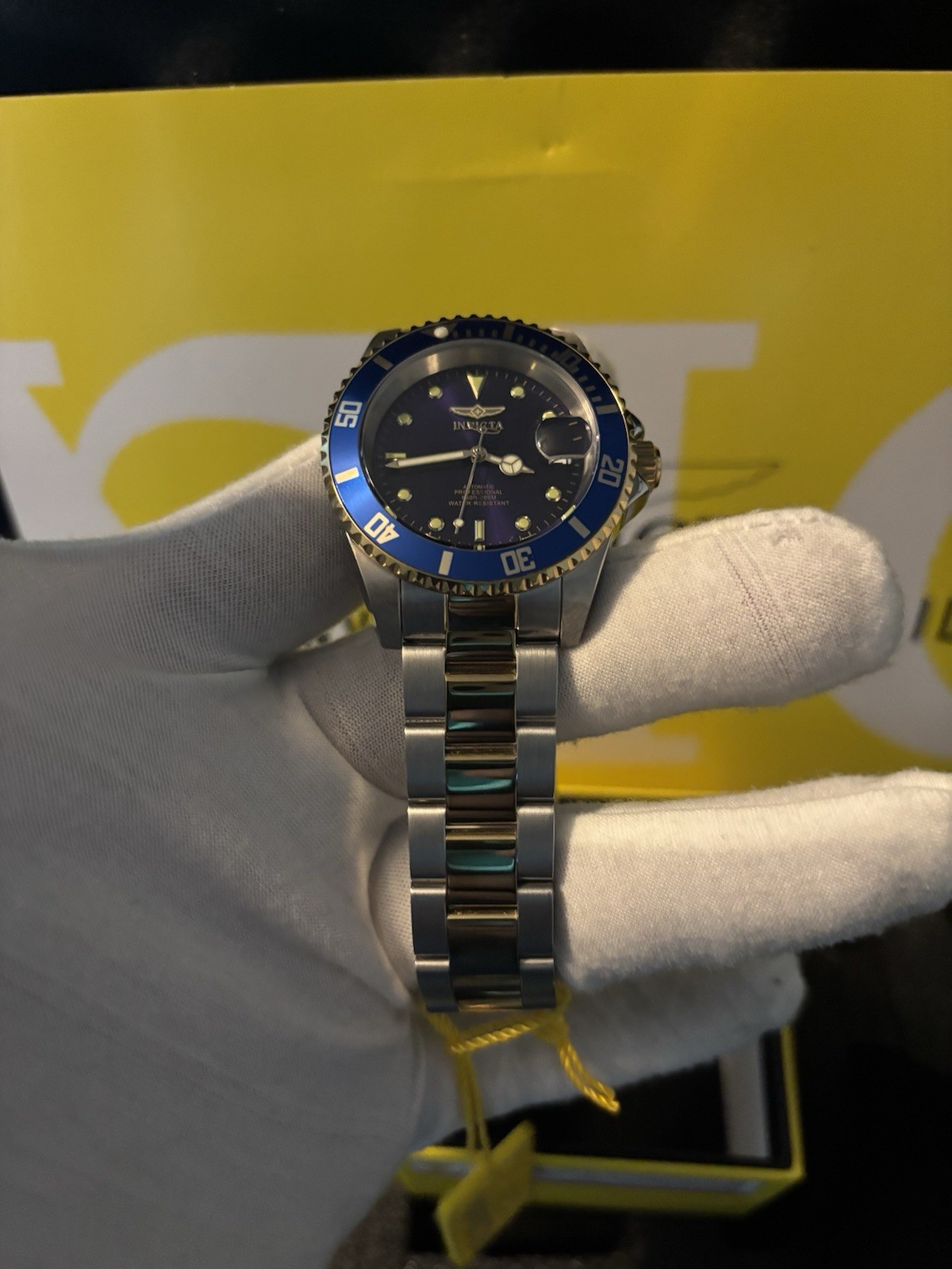 Invicta Pro Diver Men 40mm. Automatic Blue Dial Two-Tone Bracelet 200m w/ Box