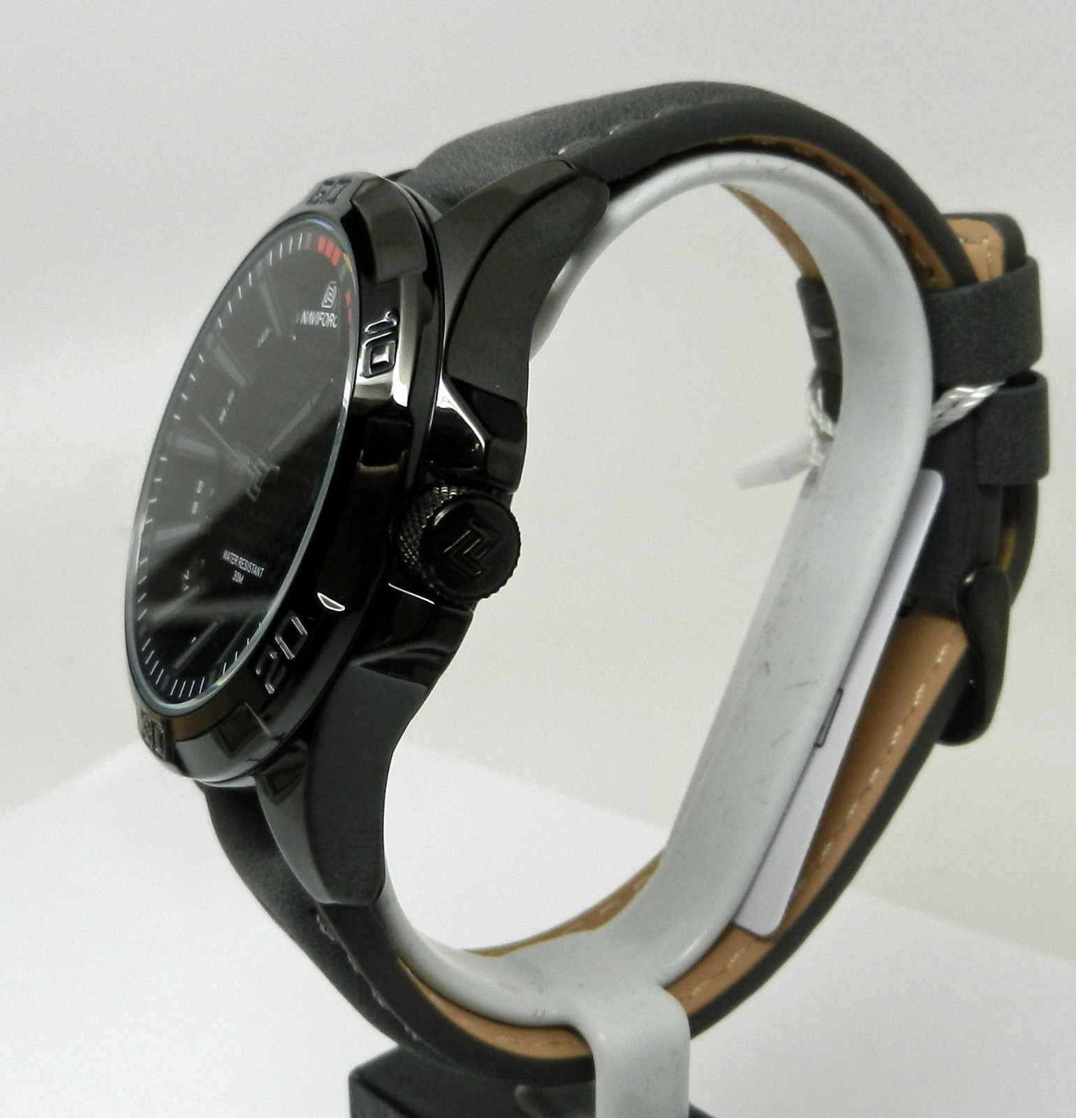Men’s 45mm Navi Force Textured 3D Pyramid Black Date Dial 30 Meter Sport Watch