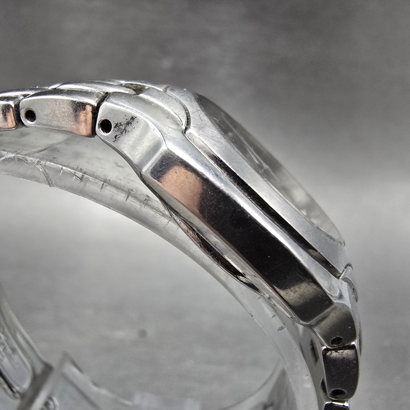 Citizen Eco-Drive Watch Women 25mm Gray Dial Silver Tone Date E011-S049601 RunsS