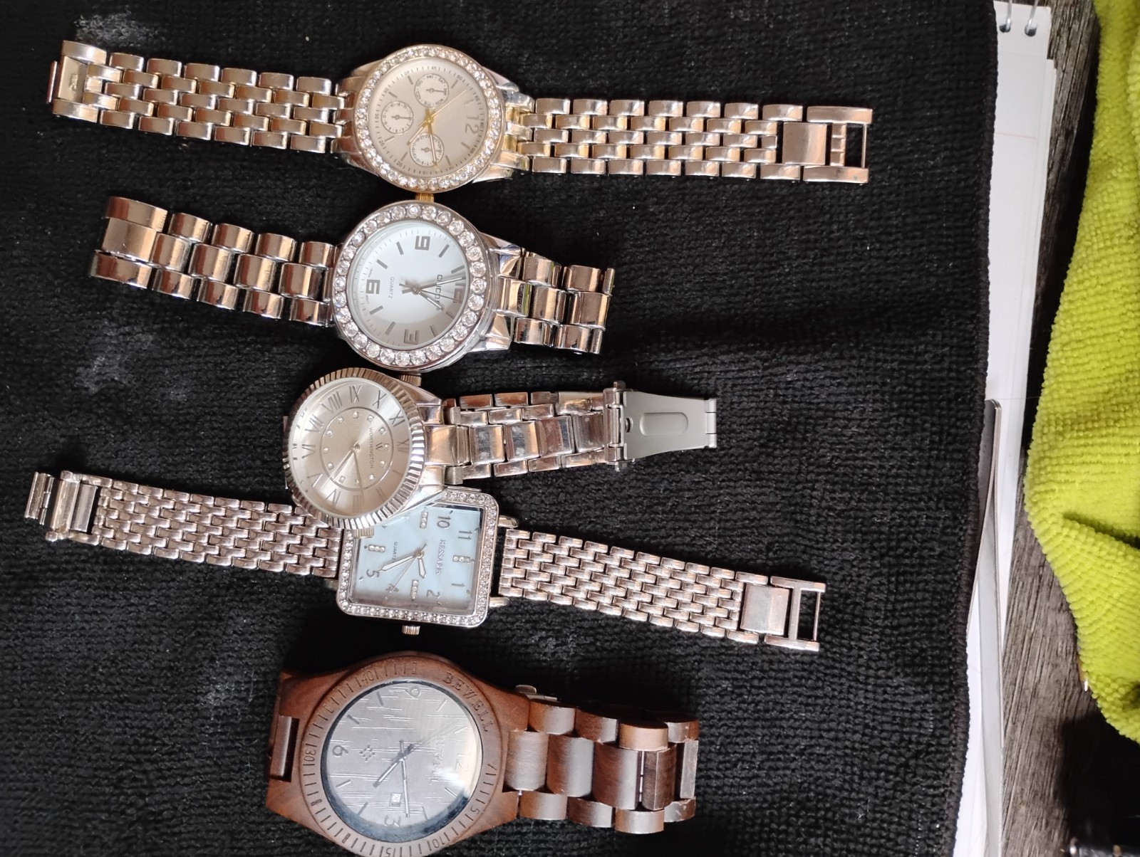 Lot of 5 Working men’s Fashion Watches – Assorted Styles – Tested & Running!