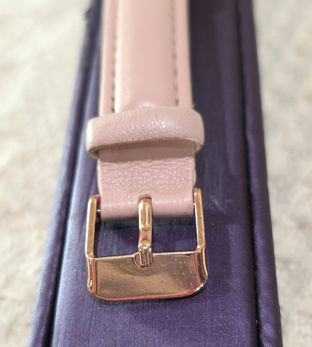 Rose Gold Bezel MOP Face Crystal Hour Marks Easy to Read Women’s Watch Runs Well