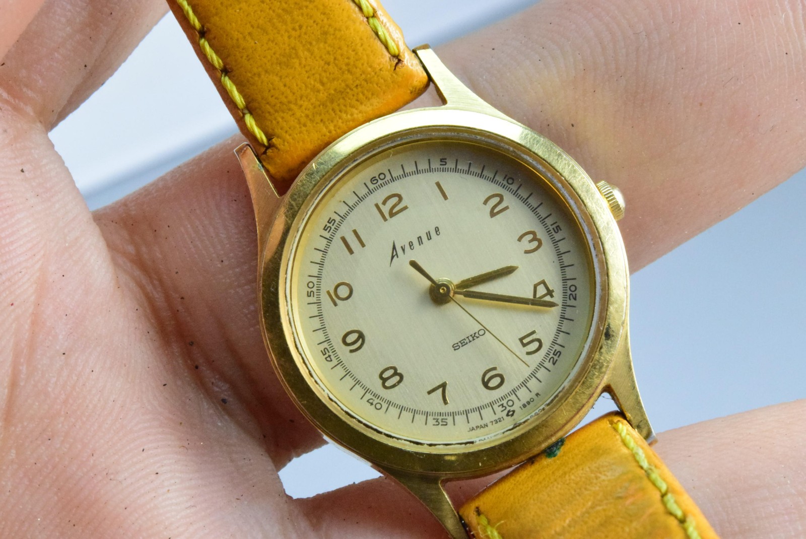 Vintage watch Seiko Avenue 7321-0430 Creamy Lady Quartz Round 27mm