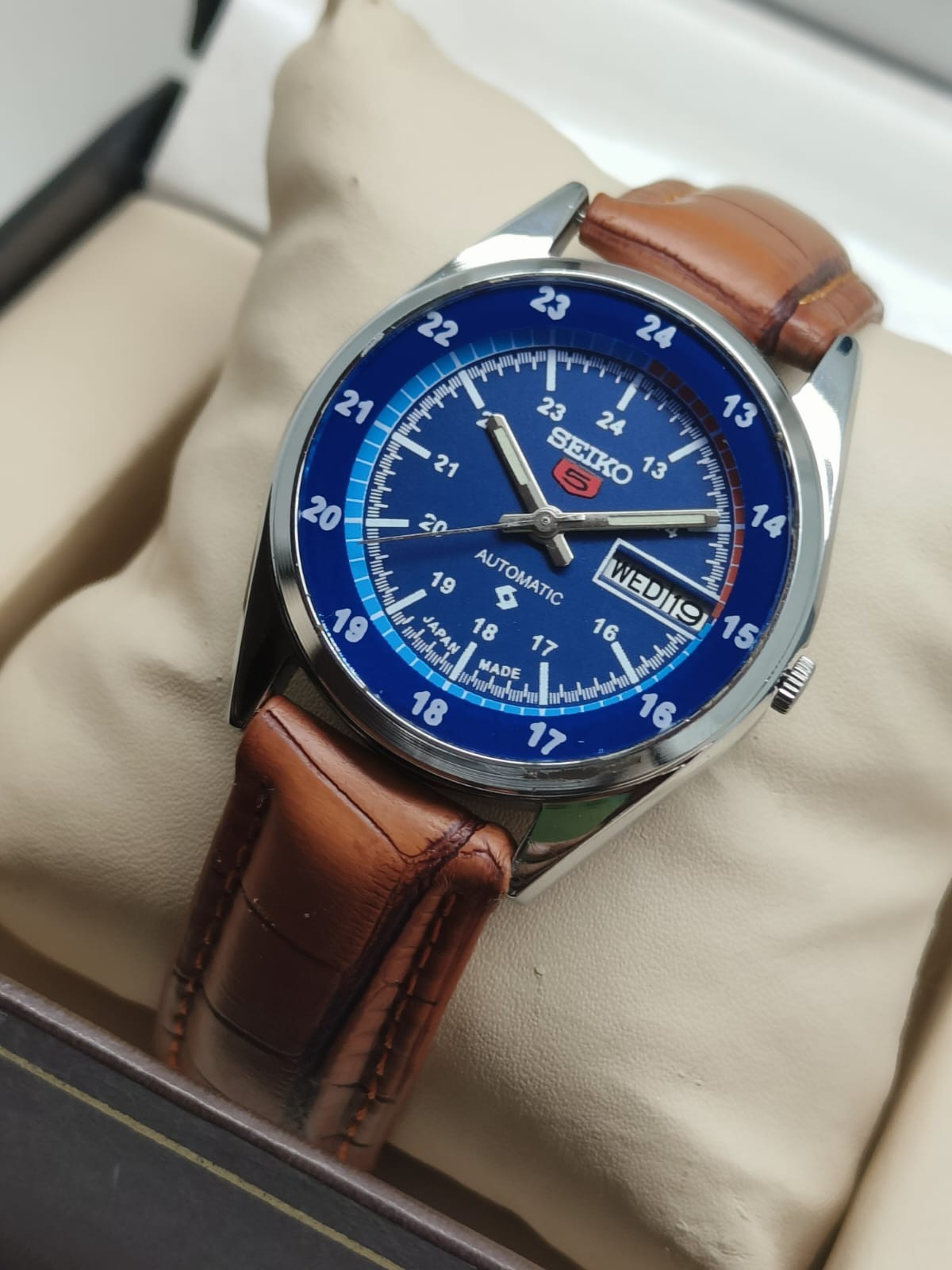 Seiko 5 Automatic Blue Dial Leather Strap Vintage Men’s Wrist Watch Japan Made