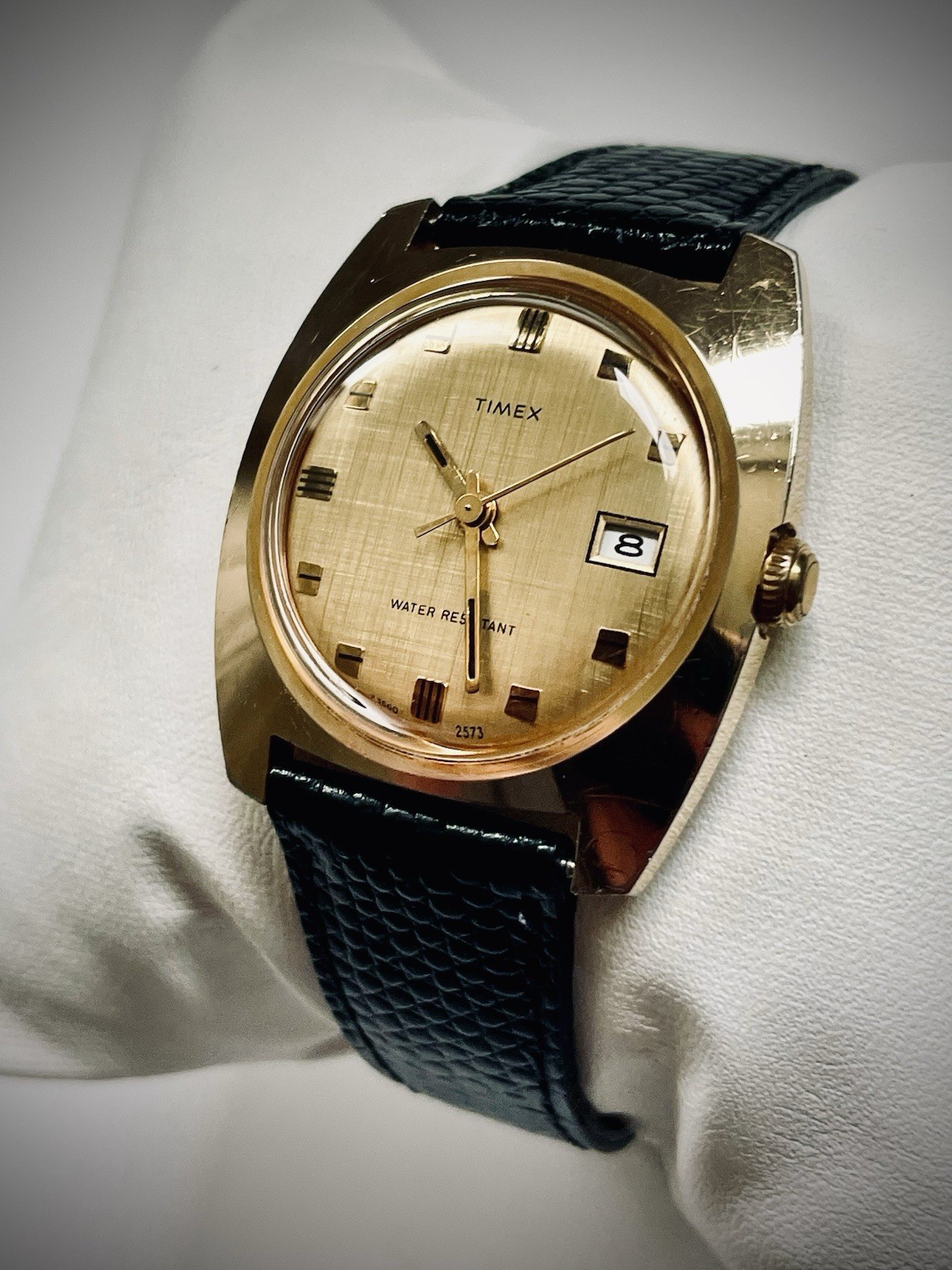 Vintage Timex Calendar Men’s Watch -23660 2573 – Linen Dial Gold Tone – Running!