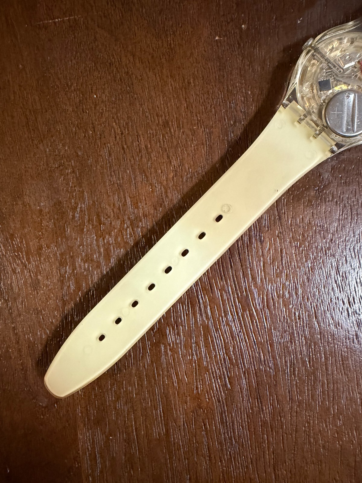 2005 Swatch Cherry Gloss GE171 Gent Silver Sunburst Dial Red Summer Watch