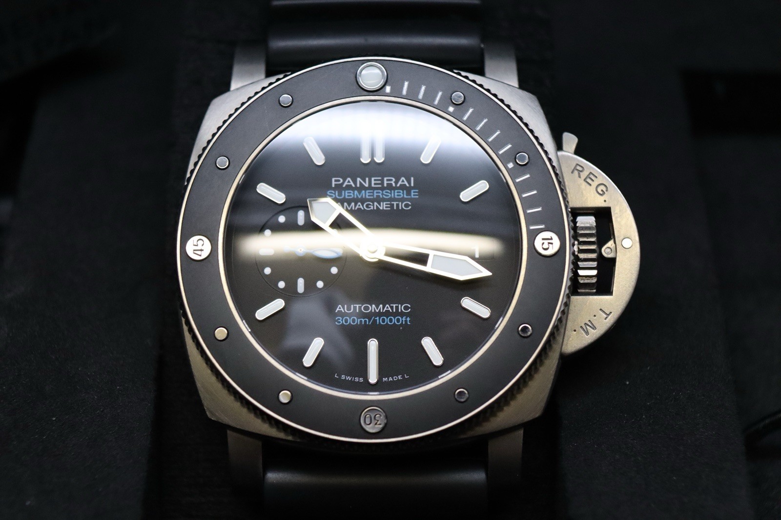 Panerai Submersible Men’s Black Baton Indexes Watch – PAM01389