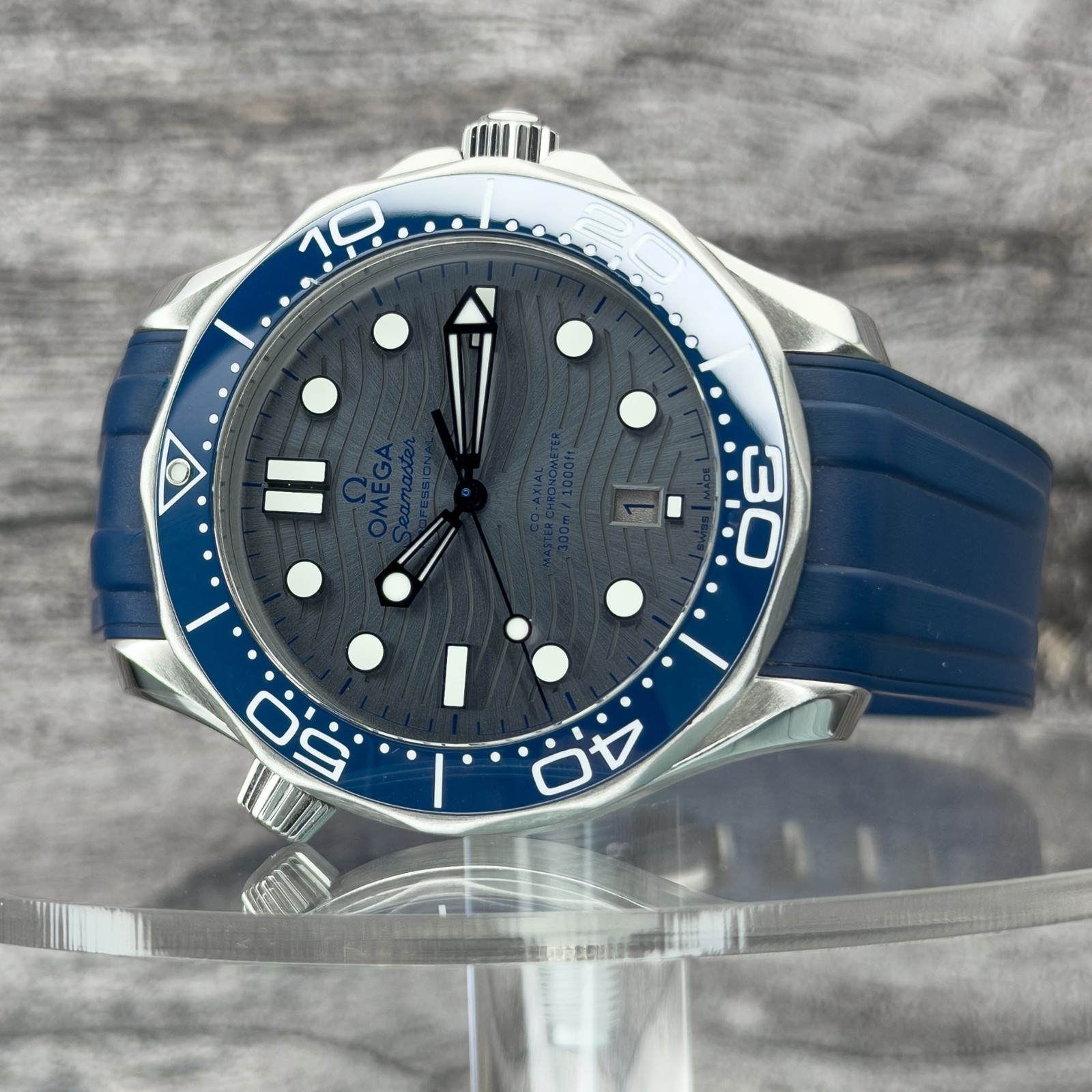 Omega Seamaster Diver 300M 42MM Grey Dial Rubber Strap 210.32.42.20.06.001