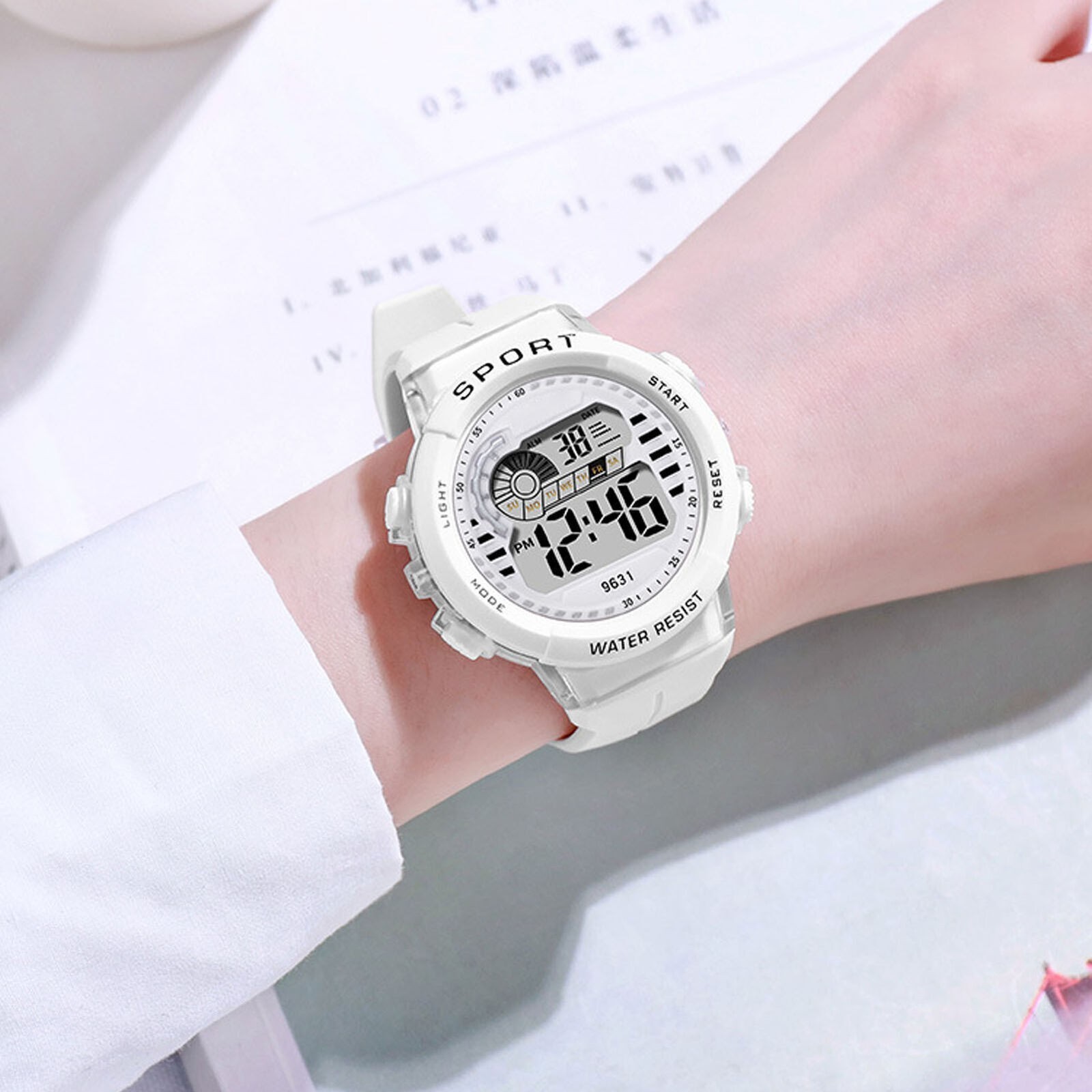 Kids Watch for 5‑17 Years Old 50m Waterproof 7 Color LED 12/24H Calendar Display