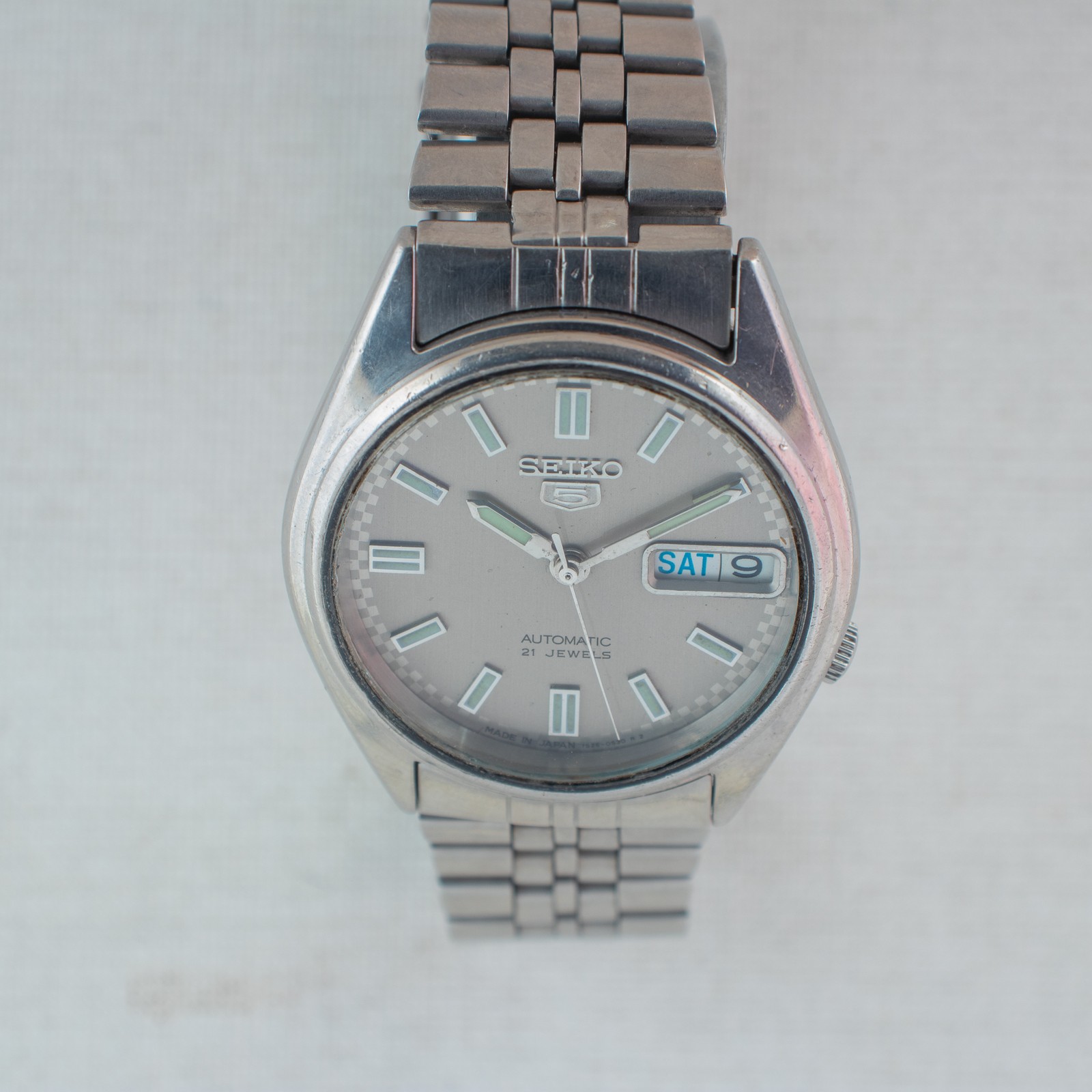 Vintage Seiko 5 Automatic Watch 7S26-0530, Texture Silver Dial Lum Hands & Marks
