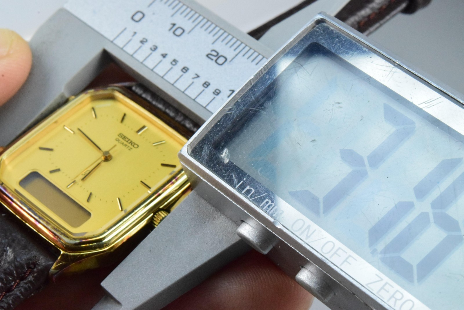 Vintage watch Seiko Gold Plate H449-5070 LCD DIGITAL Men Quartz Octagonal 31mm